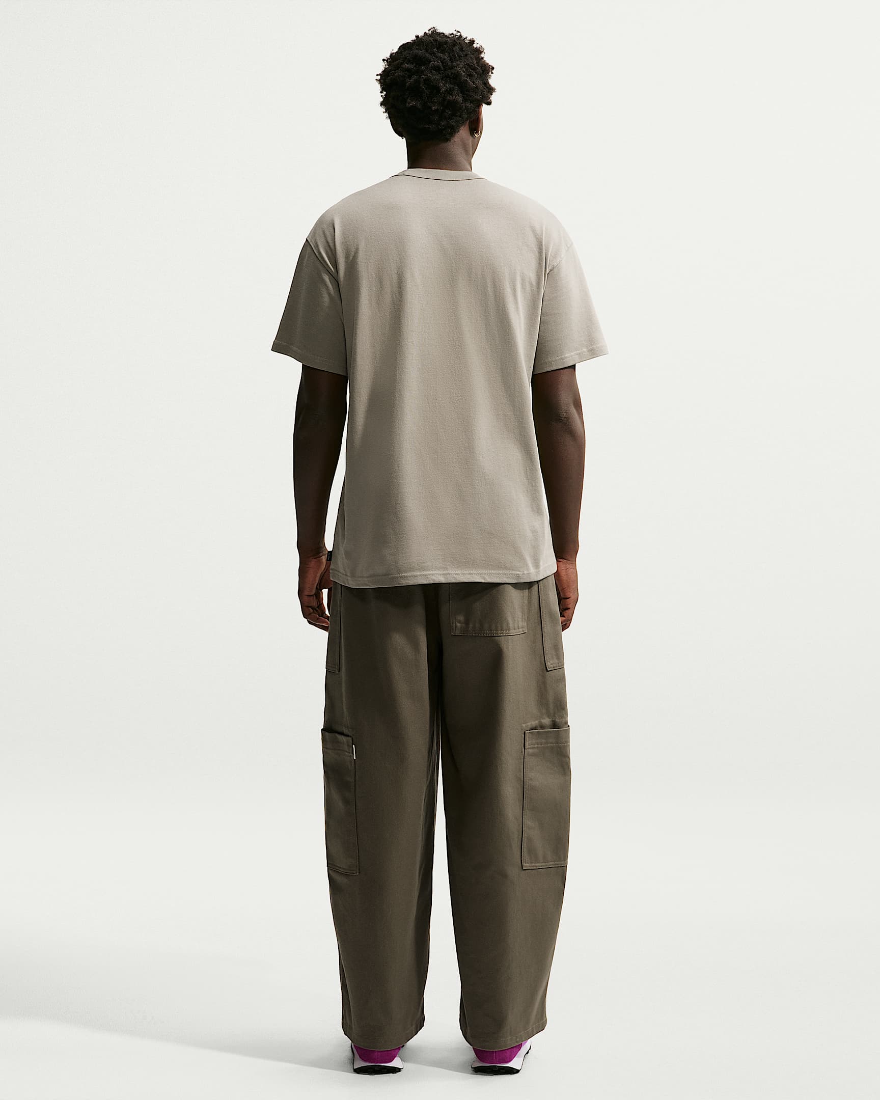 Nike Sportswear Premium Essentials Erkek Tişörtü - Light Army