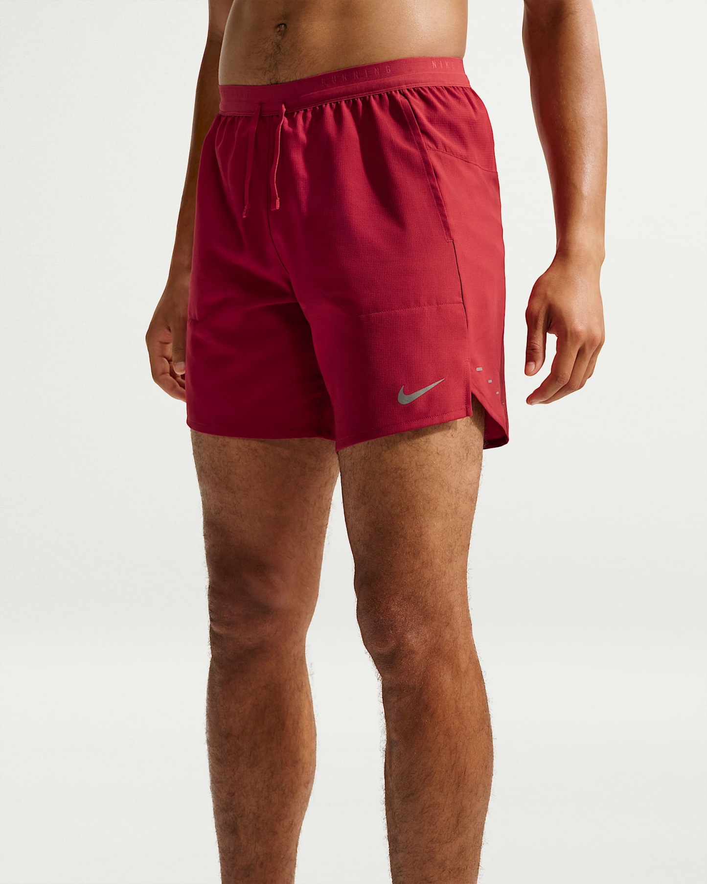 Nike Stride Dri-FIT 18 cm Slip Astarlı Erkek Koşu Şortu - Tough Red/Reflective Silver