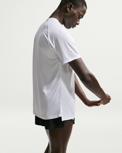 Nike Stride Dri-FIT ADV Kısa Kollu Erkek Koşu Üstü - Beyaz