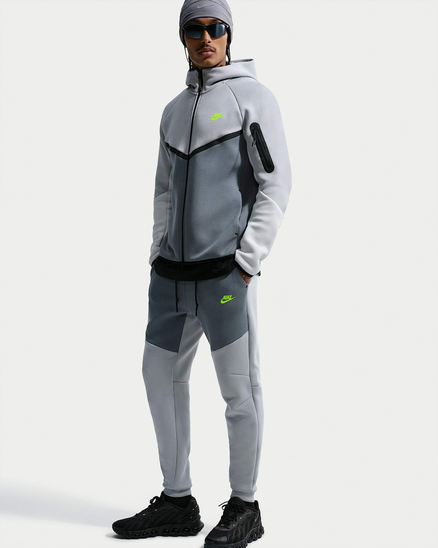 Nike Tech Fleece Erkek Jogger'ı - Light Smoke Grey/Cool Grey/Volt