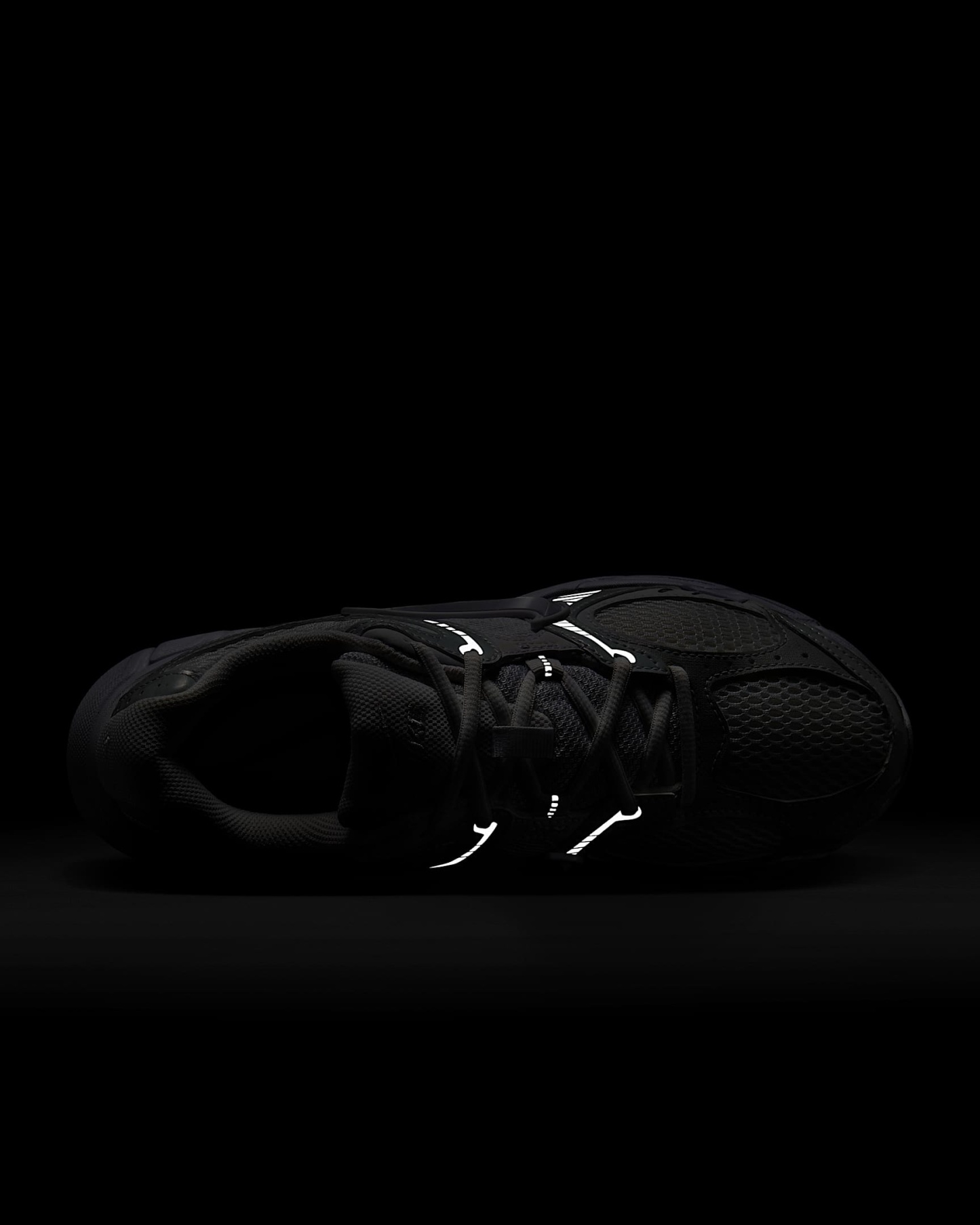 Nike V5 RNR Yansıtıcı Tasarım Vurgulu Kadın Ayakkabısı - Beyaz/Siyah/Metallic Silver/Beyaz
