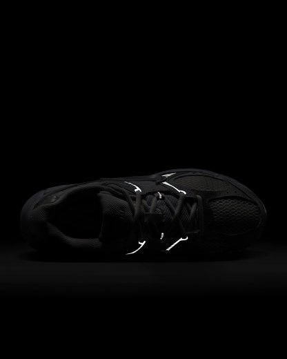Nike V5 RNR Yansıtıcı Tasarım Vurgulu Kadın Ayakkabısı - Beyaz/Siyah/Metallic Silver/Beyaz