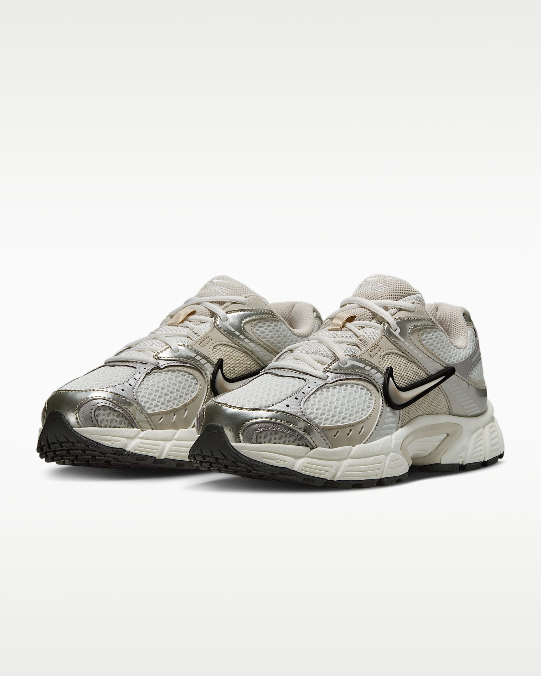 Nike V5 RNR Yansıtıcı Tasarım Vurgulu Kadın Ayakkabısı - Summit White/Sail/Siyah/Light Orewood Brown