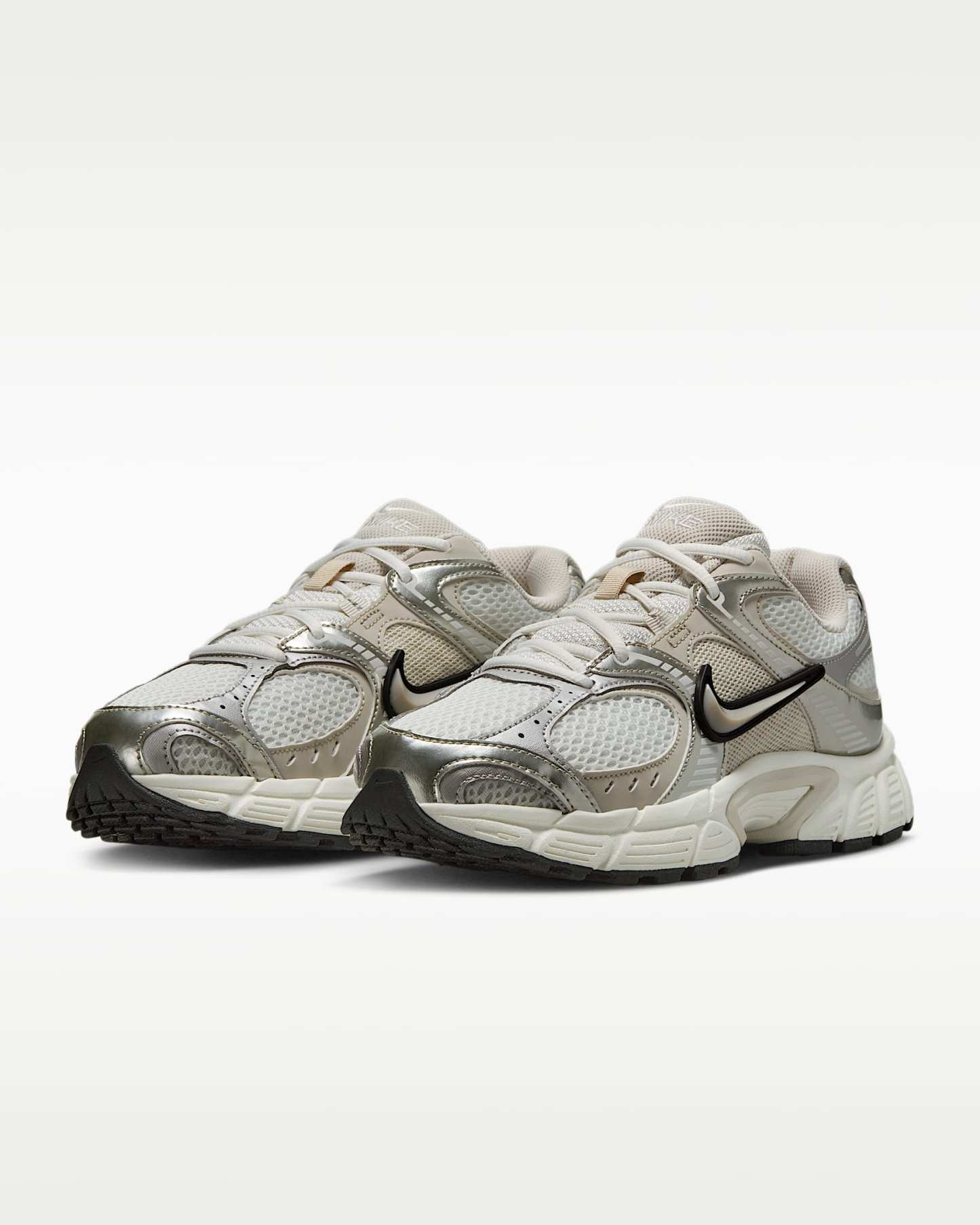 Nike V5 RNR Yansıtıcı Tasarım Vurgulu Kadın Ayakkabısı - Summit White/Sail/Siyah/Light Orewood Brown