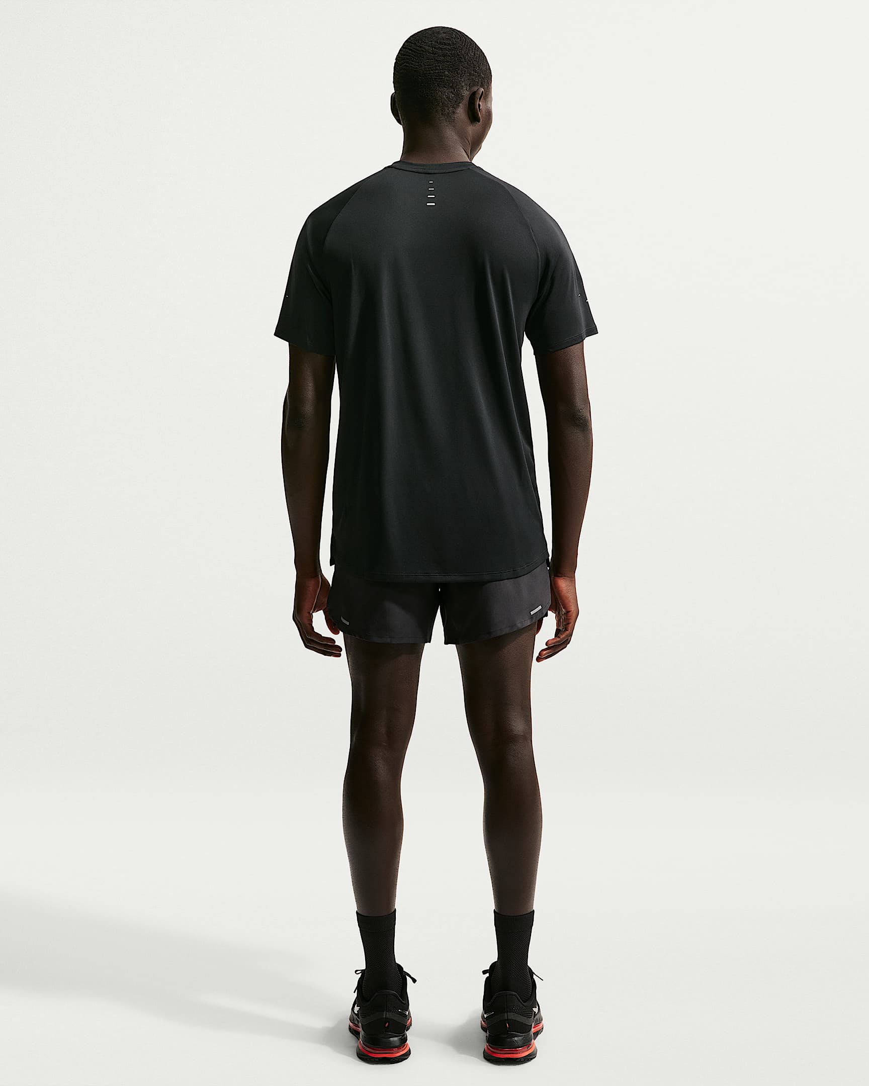Nike Stride Dri-FIT ADV Kısa Kollu Erkek Koşu Üstü - Siyah
