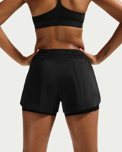 Nike One Dri-FIT Normal Belli 8 cm 2'si 1 Arada Kadın Şortu - Siyah/Beyaz