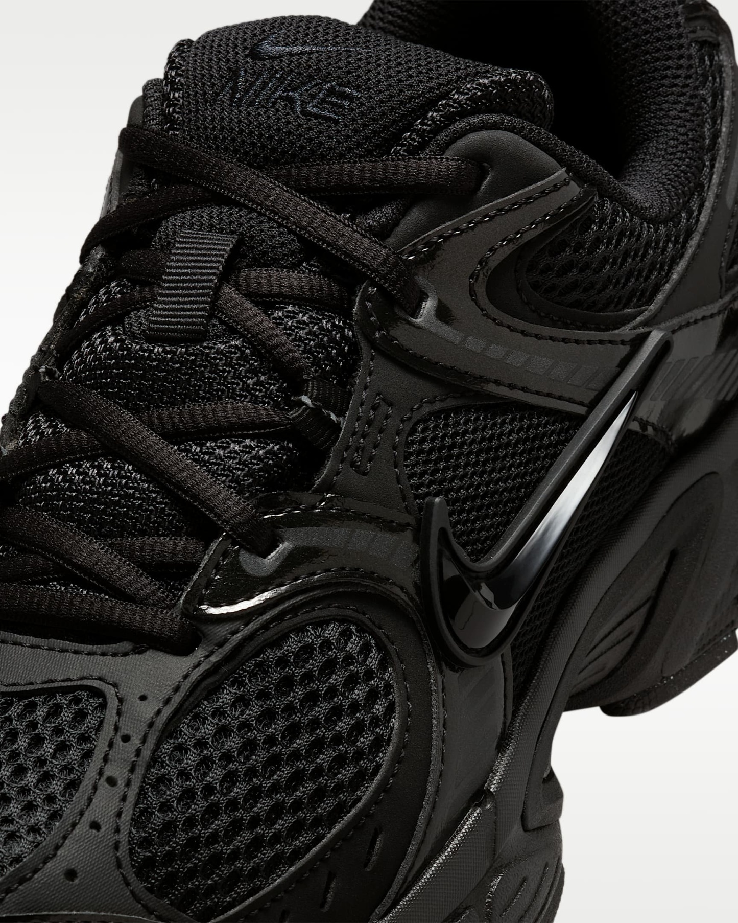 Nike V5 RNR Yansıtıcı Tasarım Vurgulu Kadın Ayakkabısı - Siyah/Anthracite/Siyah