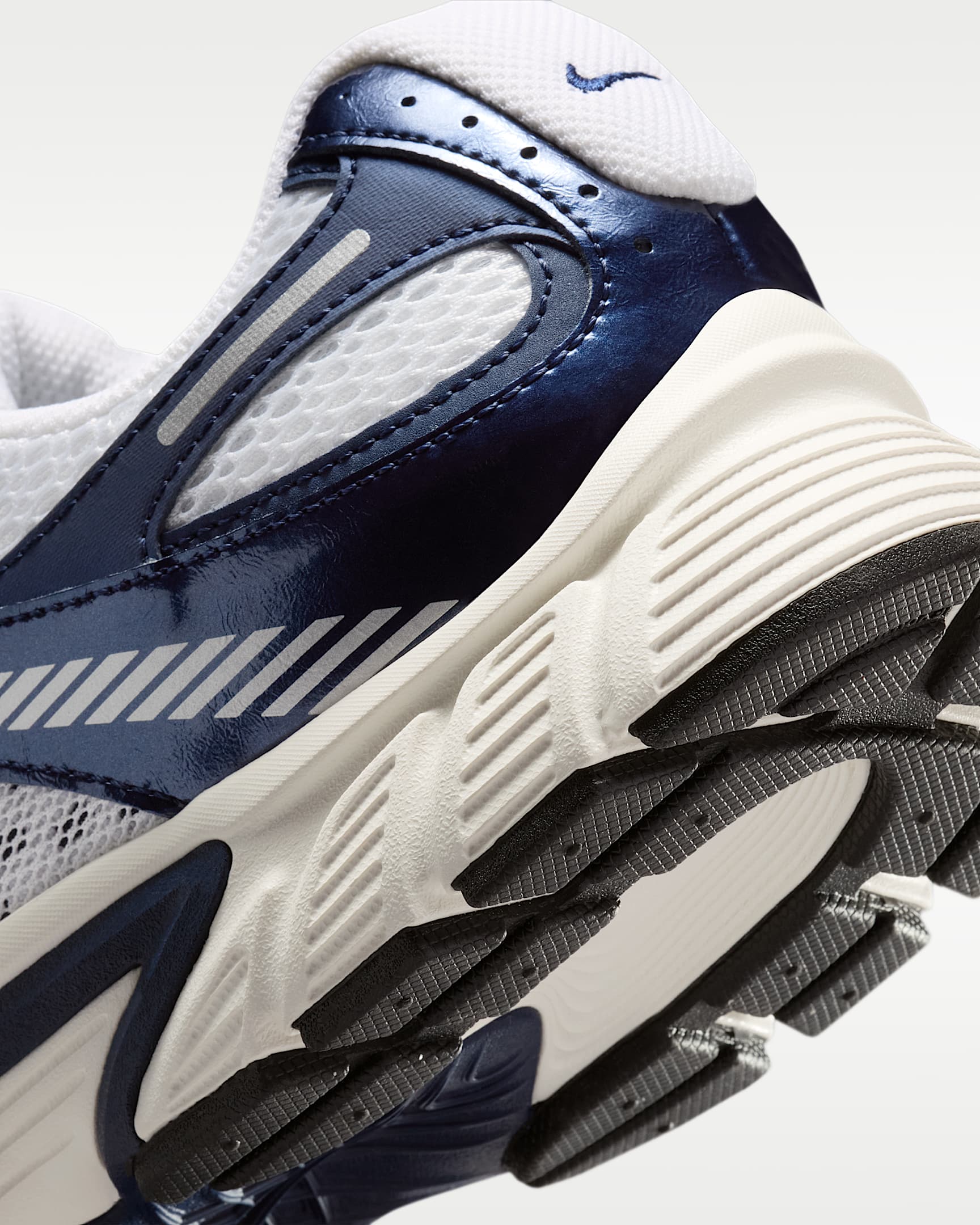 Nike V5 RNR Erkek Ayakkabısı - Beyaz/Midnight Navy/Metallic Silver/Beyaz