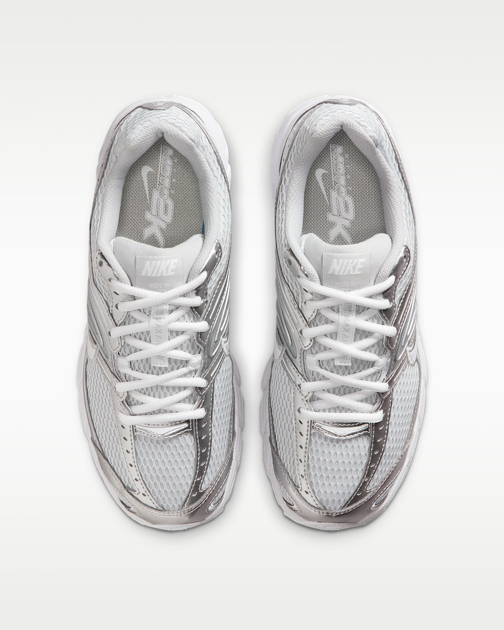 Yansıtıcı Vurgulara Sahip Nike Air Max Moto 2K Kadın Ayakkabısı - Grey Fog/Metallic Silver/Beyaz