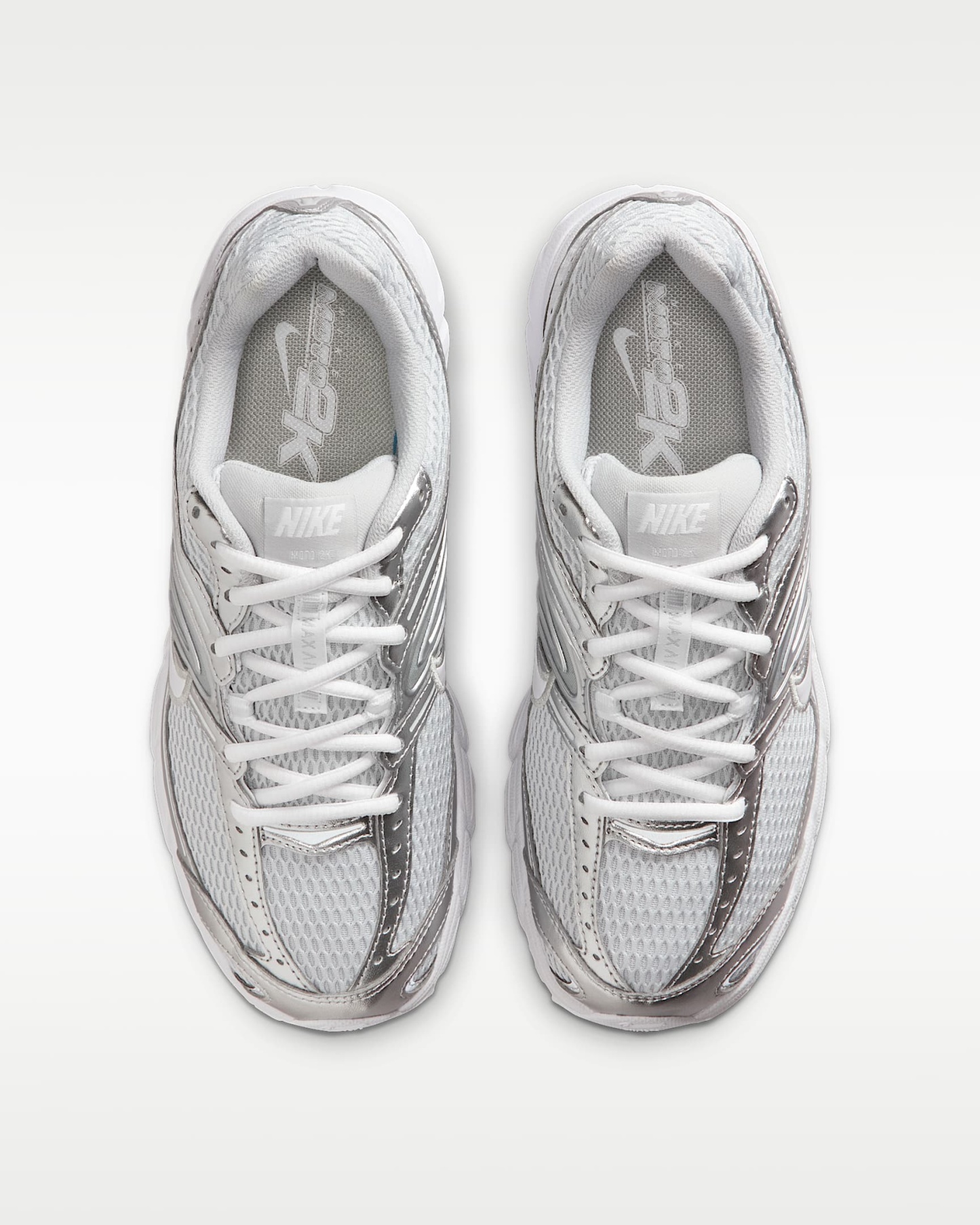 Yansıtıcı Vurgulara Sahip Nike Air Max Moto 2K Kadın Ayakkabısı - Grey Fog/Metallic Silver/Beyaz
