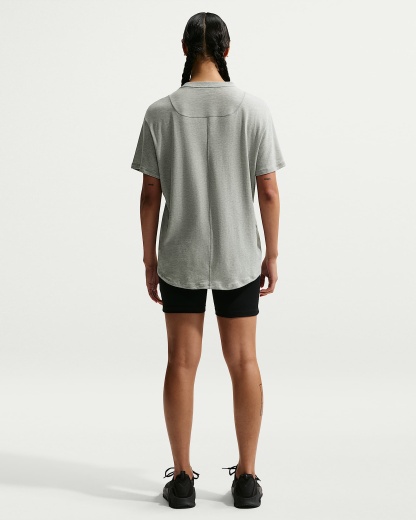 Nike One Relaxed Dri-FIT Kısa Kollu Kadın Üstü - Smoke Grey/Heather/Beyaz