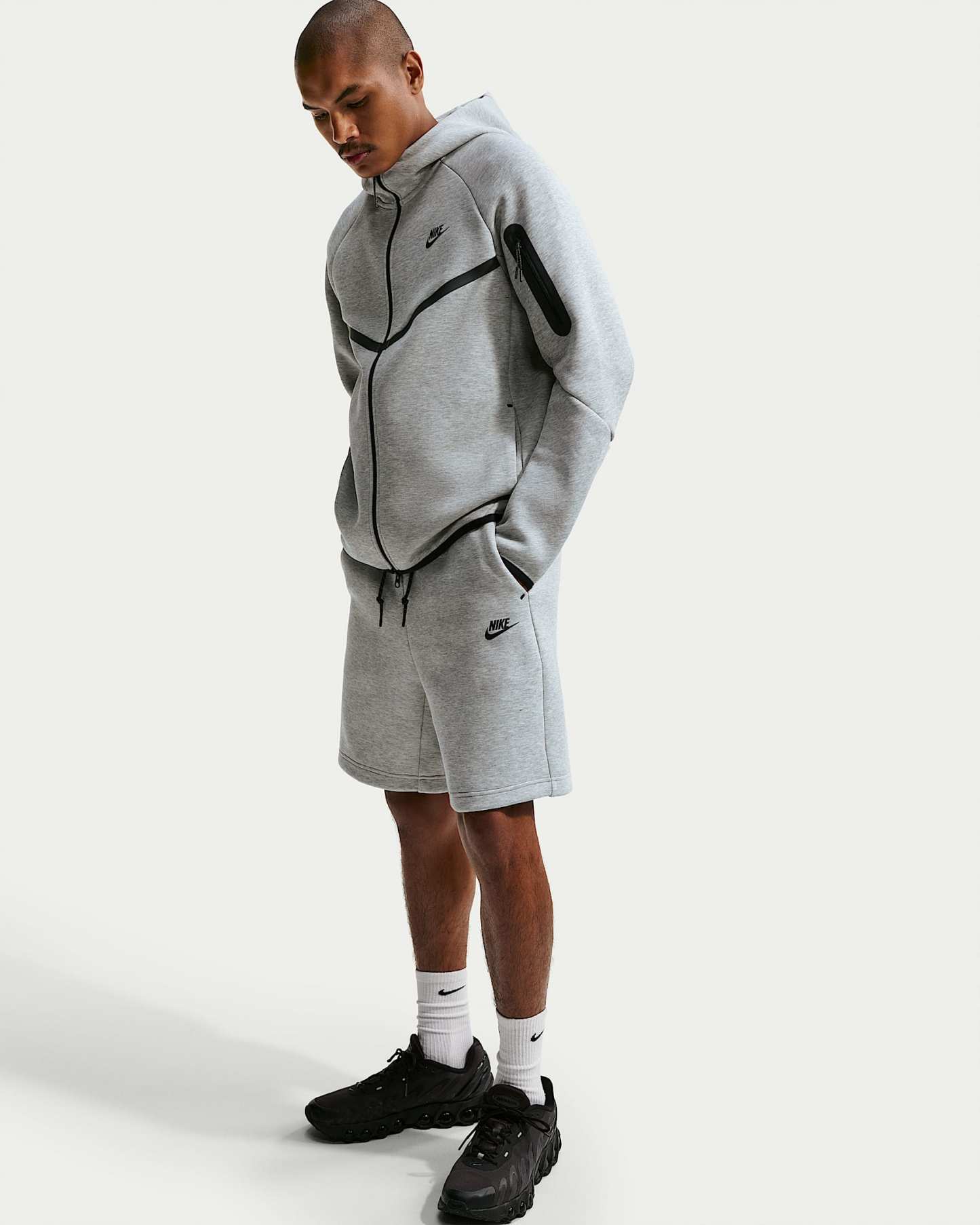 Nike Tech Fleece Erkek Şortu - Dark Grey Heather/Siyah
