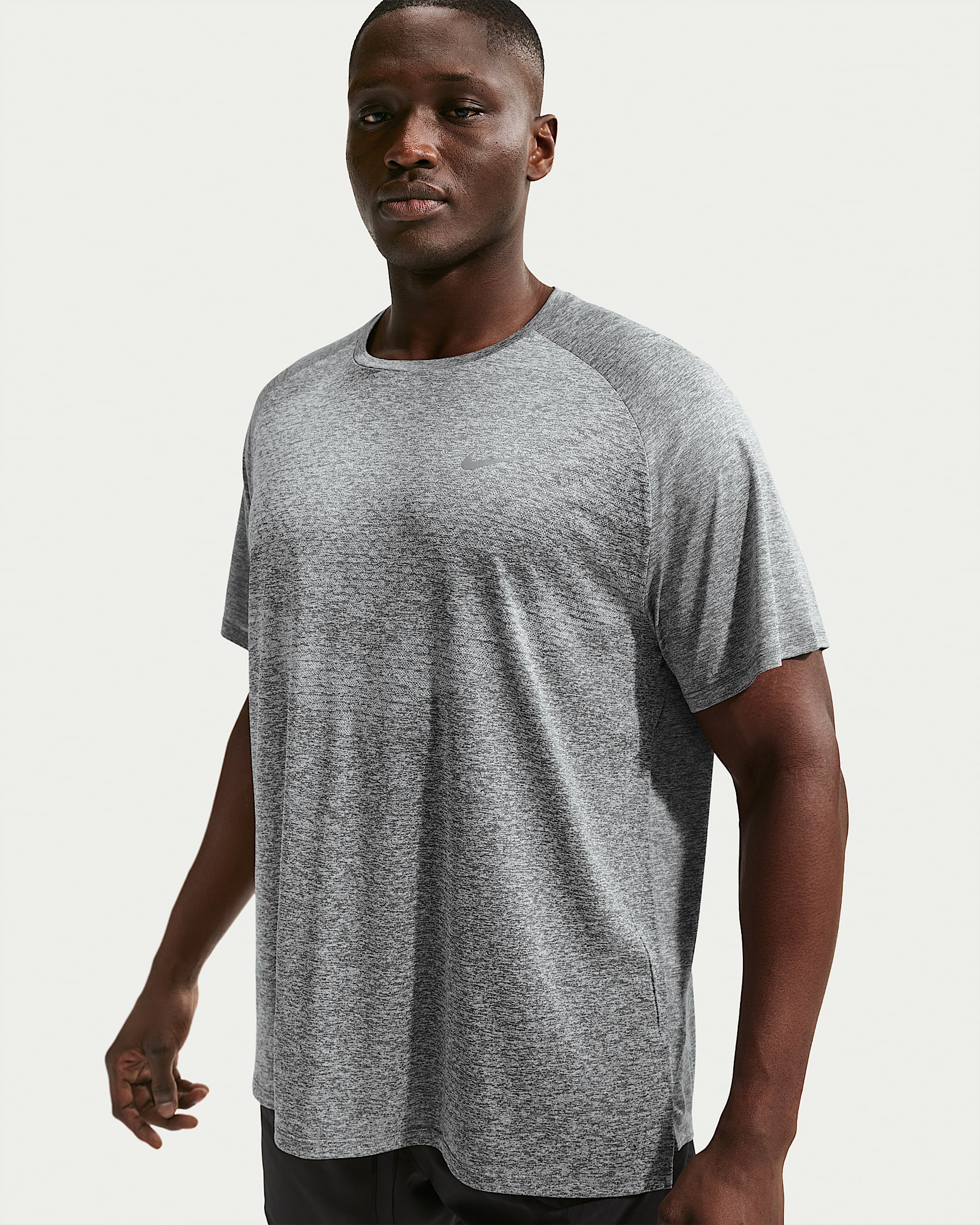 Nike Stride Dri-FIT ADV Kısa Kollu Erkek Koşu Üstü - Smoke Grey/Heather
