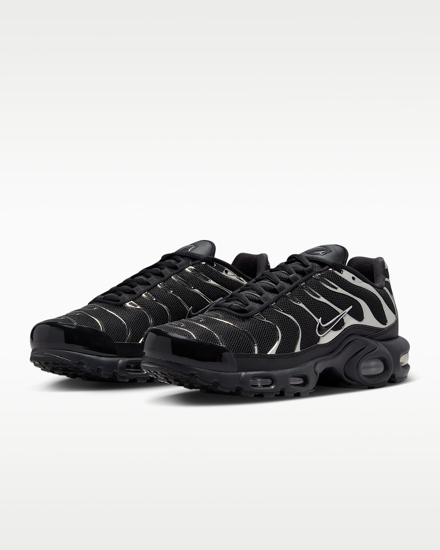 Nike Air Max Plus SE Kadın Ayakkabısı - Siyah/Metallic Silver/Laser Crimson/Off Noir