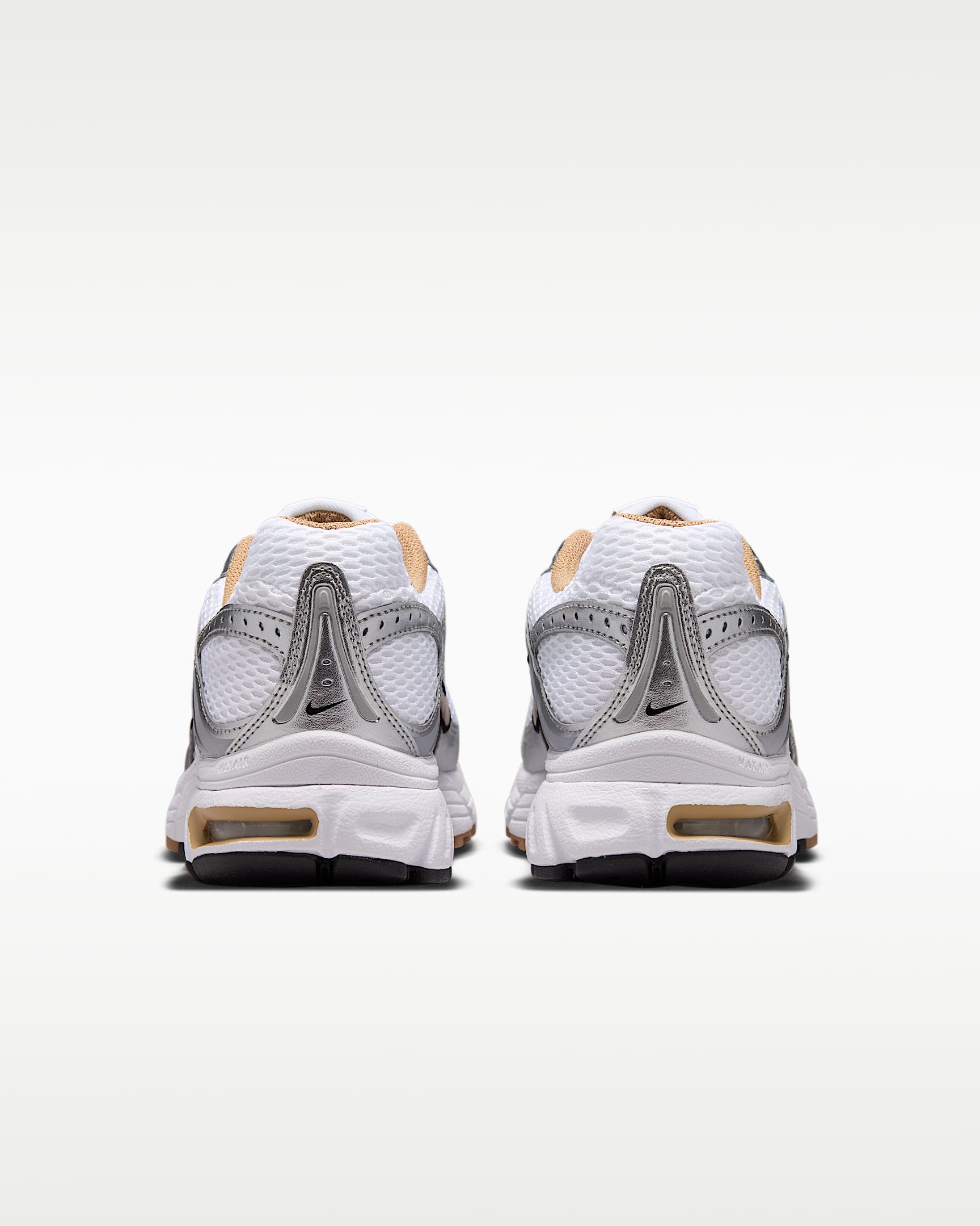 Yansıtıcı Vurgulara Sahip Nike Air Max Moto 2K Kadın Ayakkabısı - Beyaz/Metallic Silver/Siyah/British Khaki