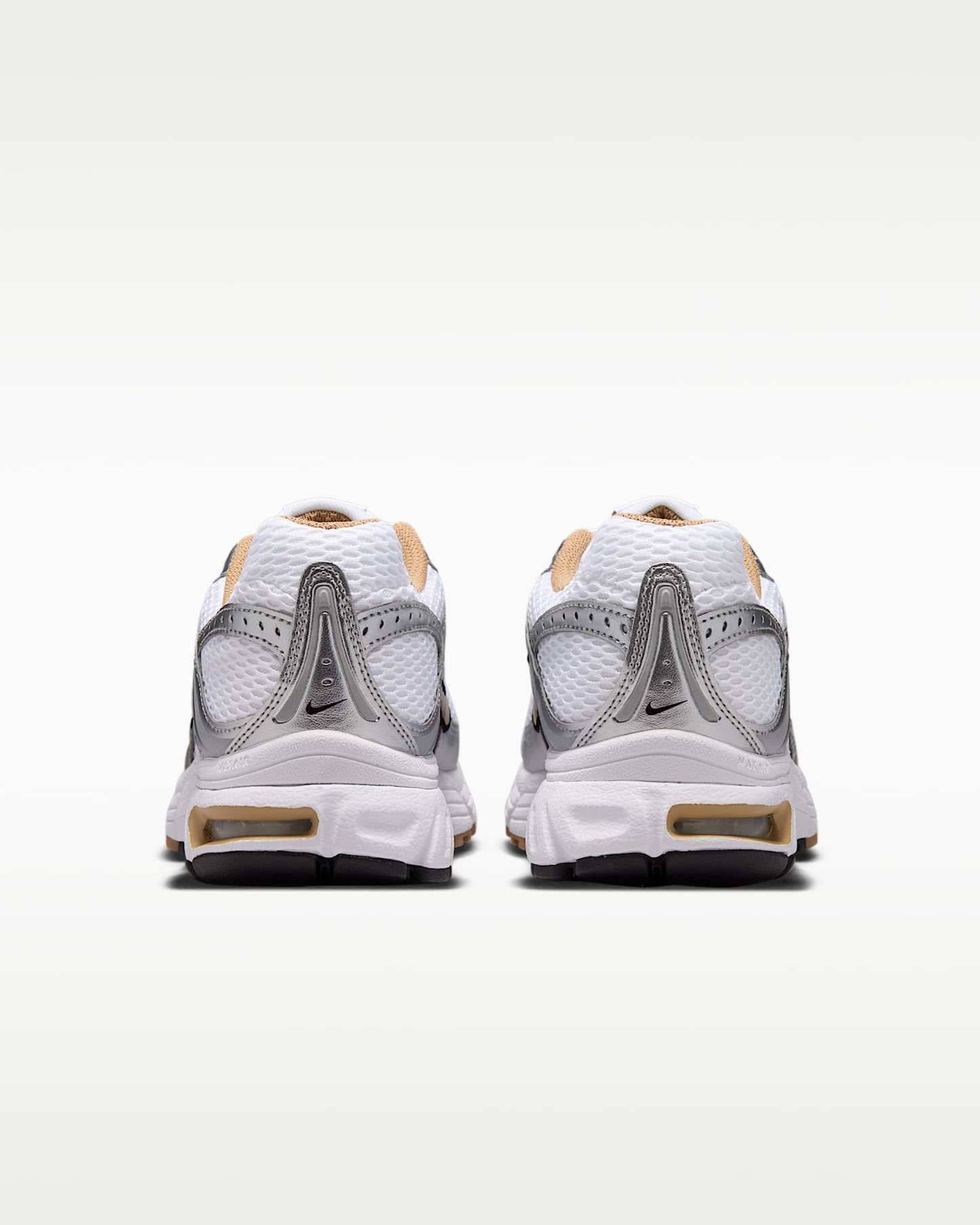 Yansıtıcı Vurgulara Sahip Nike Air Max Moto 2K Kadın Ayakkabısı - Beyaz/Metallic Silver/Siyah/British Khaki