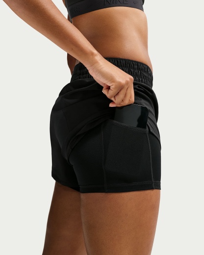 Nike One Dri-FIT Normal Belli 8 cm 2'si 1 Arada Kadın Şortu - Siyah/Beyaz