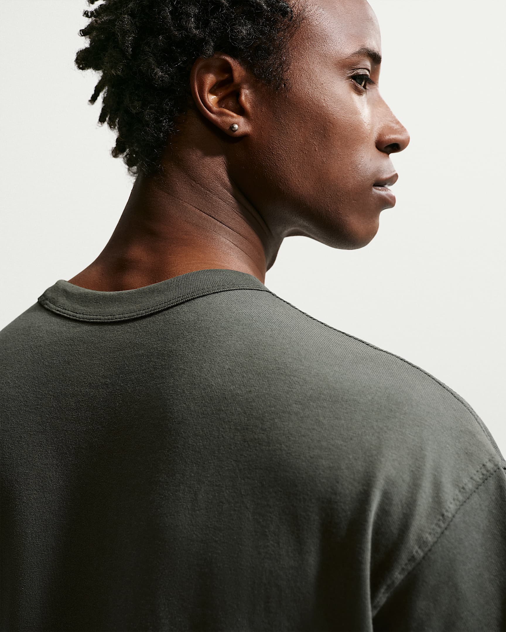 Nike Sportswear Premium Essentials Erkek Tişörtü - Newsprint