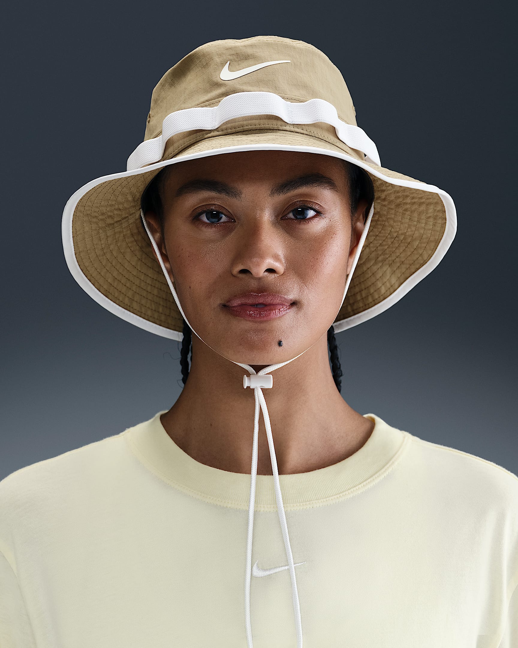 Nike Apex Dri-FIT Balıkçı Şapkası - Parachute Beige/Beyaz/Anthracite/Beyaz