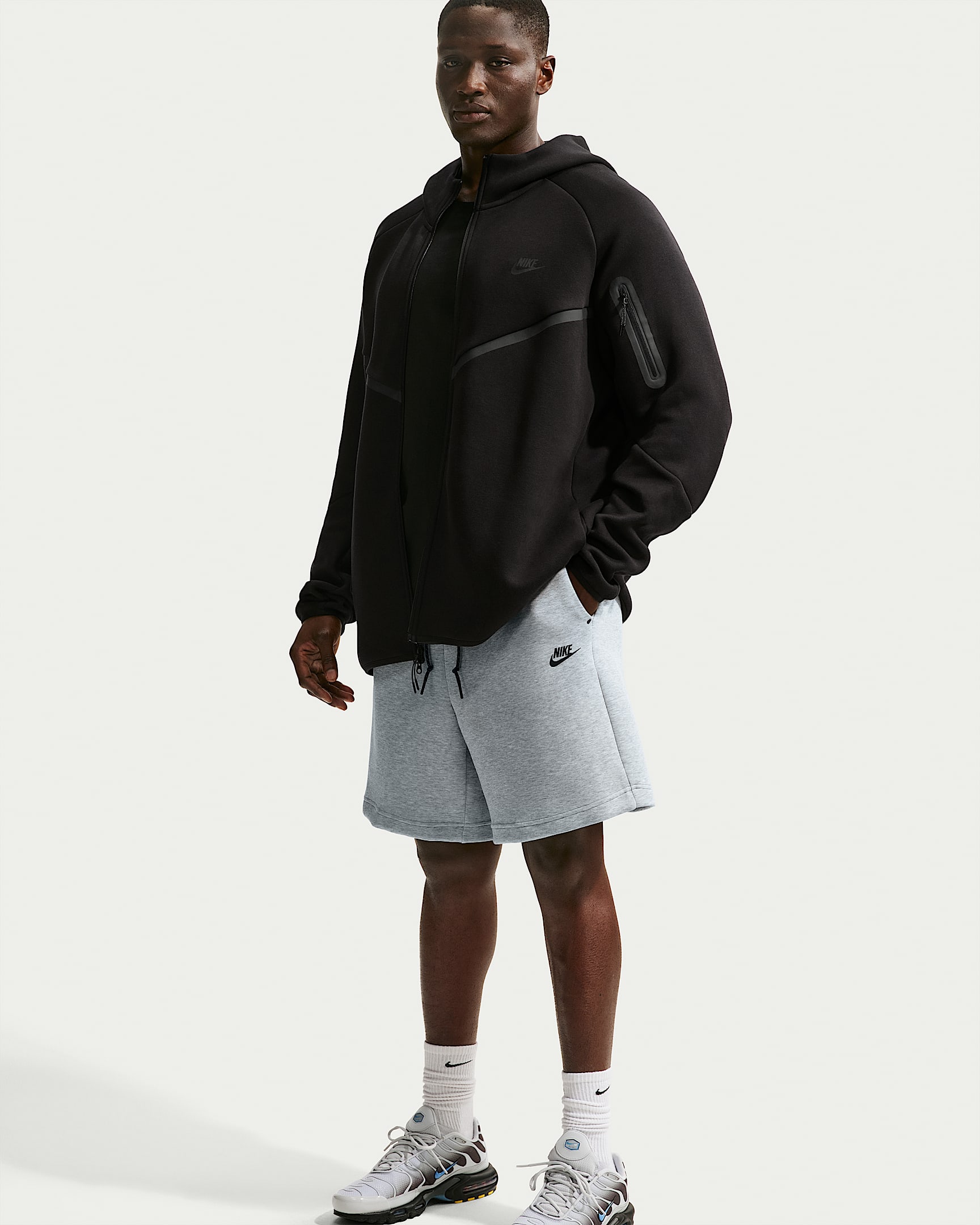Nike Tech Fleece Erkek Şortu - Dark Grey Heather/Siyah