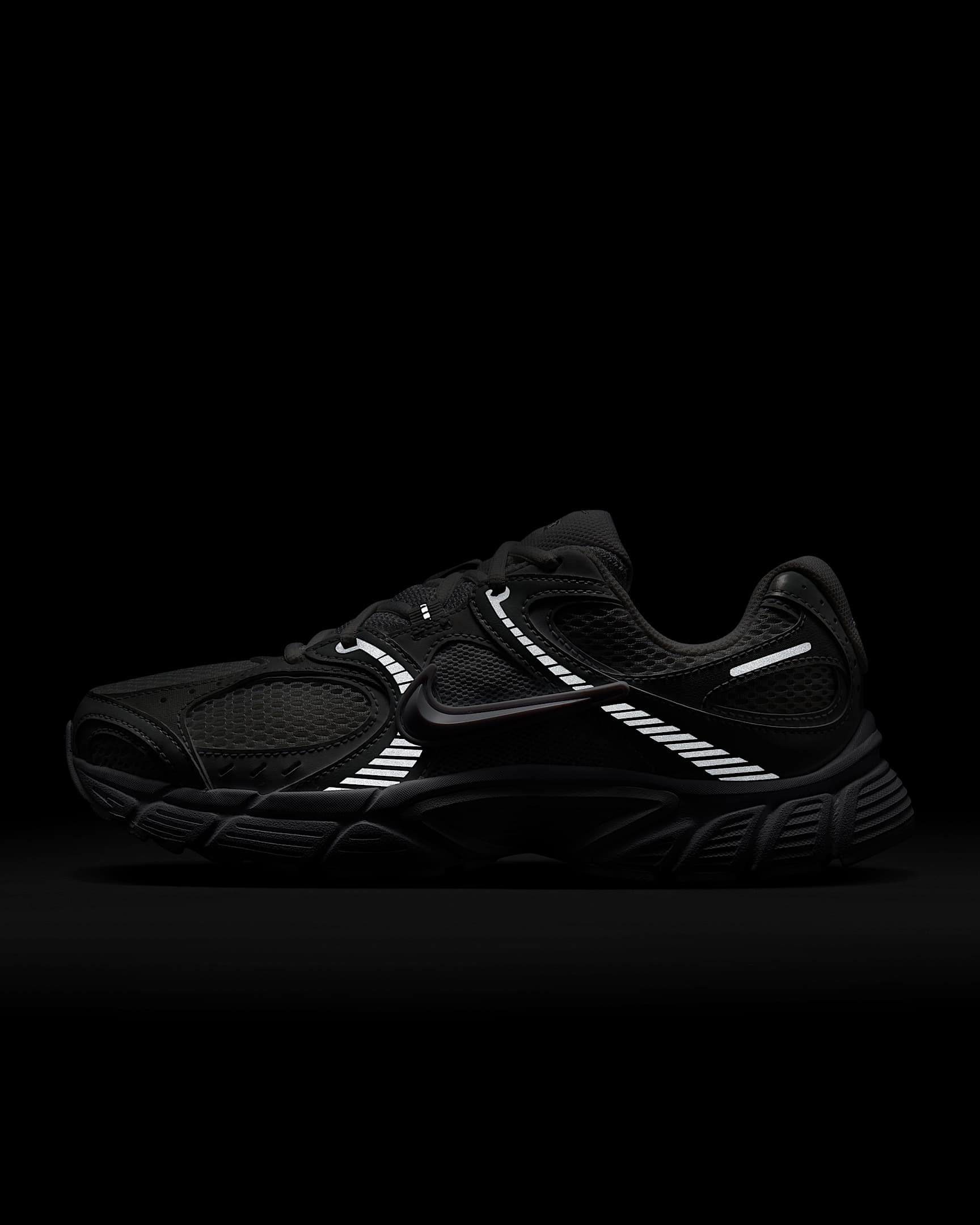 Nike V5 RNR Yansıtıcı Tasarım Vurgulu Kadın Ayakkabısı - Beyaz/Siyah/Metallic Silver/Beyaz