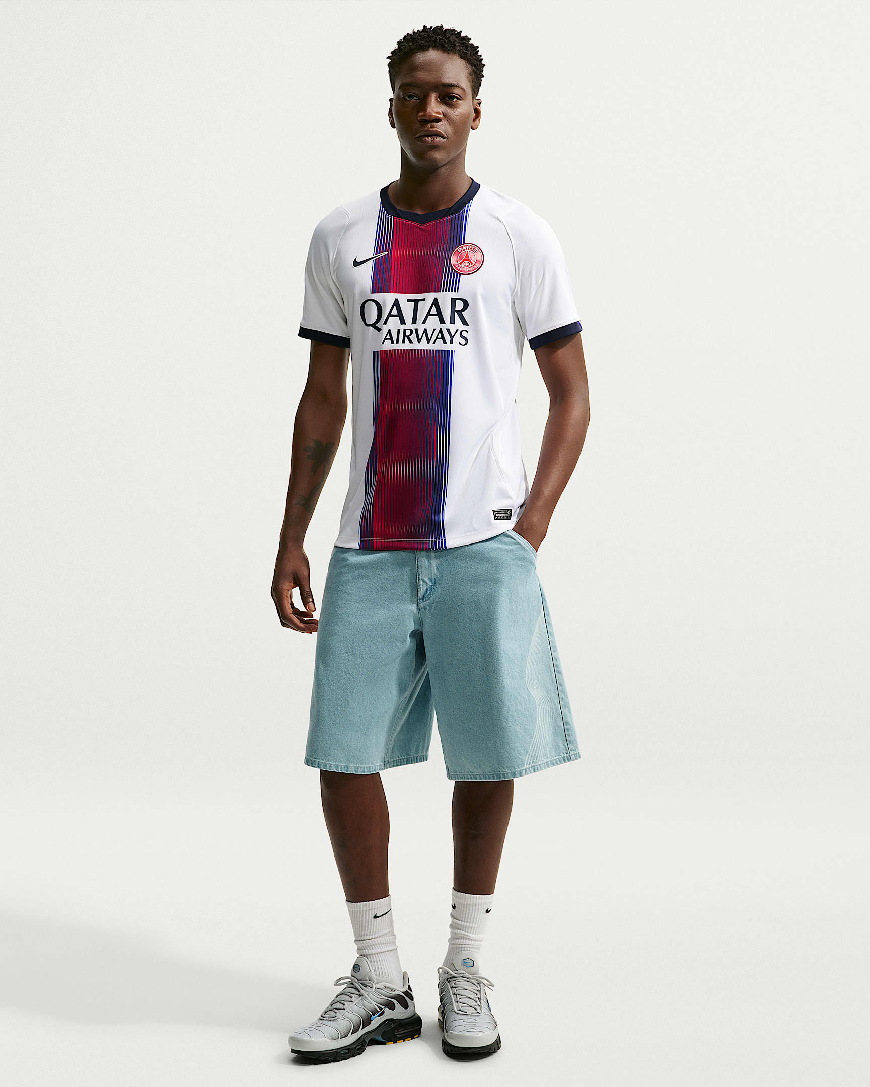 Paris Saint-Germain 2026/27 Stadyum Deplasman Nike Dri-FIT Erkek Futbol Taraftar Forması - Beyaz/College Navy/Global Red/College Navy