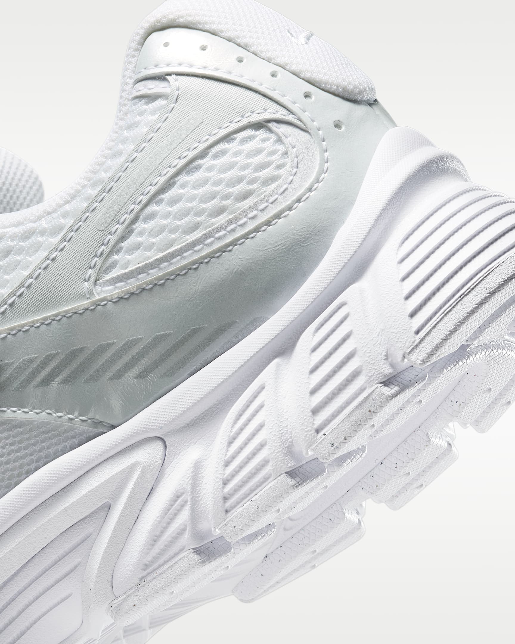 Nike V5 RNR Erkek Ayakkabısı - Beyaz/Siyah/Metallic Silver/Beyaz