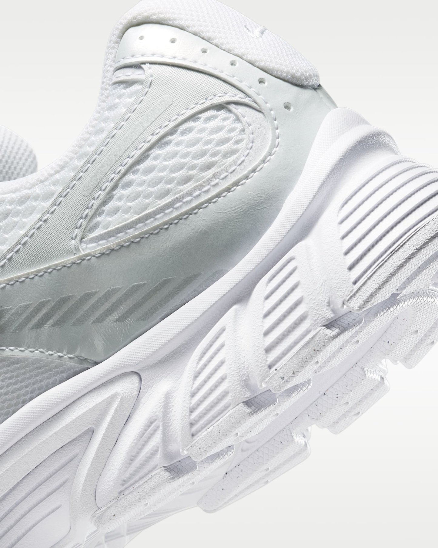 Nike V5 RNR Erkek Ayakkabısı - Beyaz/Siyah/Metallic Silver/Beyaz