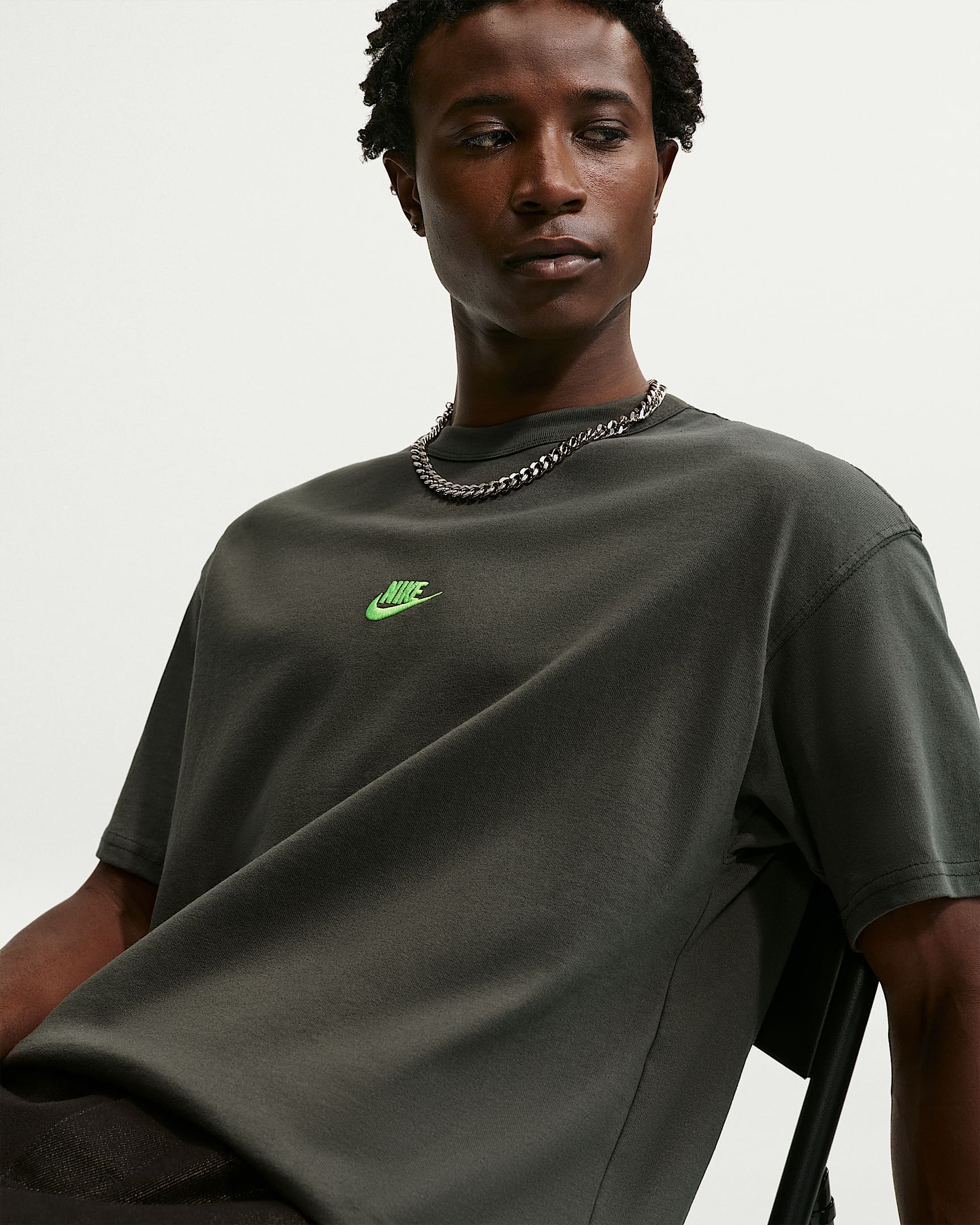 Nike Sportswear Premium Essentials Erkek Tişörtü - Newsprint