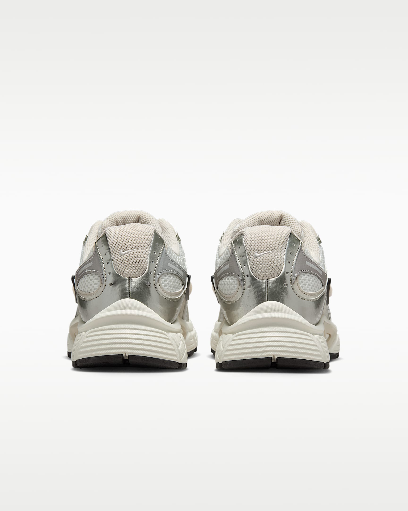 Nike V5 RNR Yansıtıcı Tasarım Vurgulu Kadın Ayakkabısı - Summit White/Sail/Siyah/Light Orewood Brown