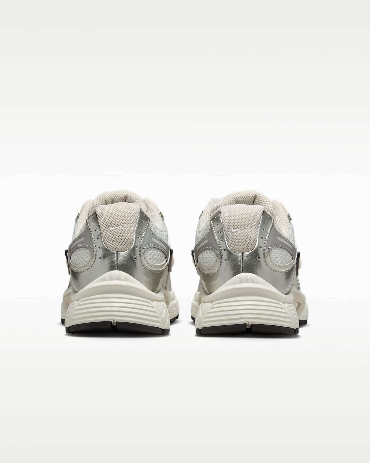 Nike V5 RNR Yansıtıcı Tasarım Vurgulu Kadın Ayakkabısı - Summit White/Sail/Siyah/Light Orewood Brown
