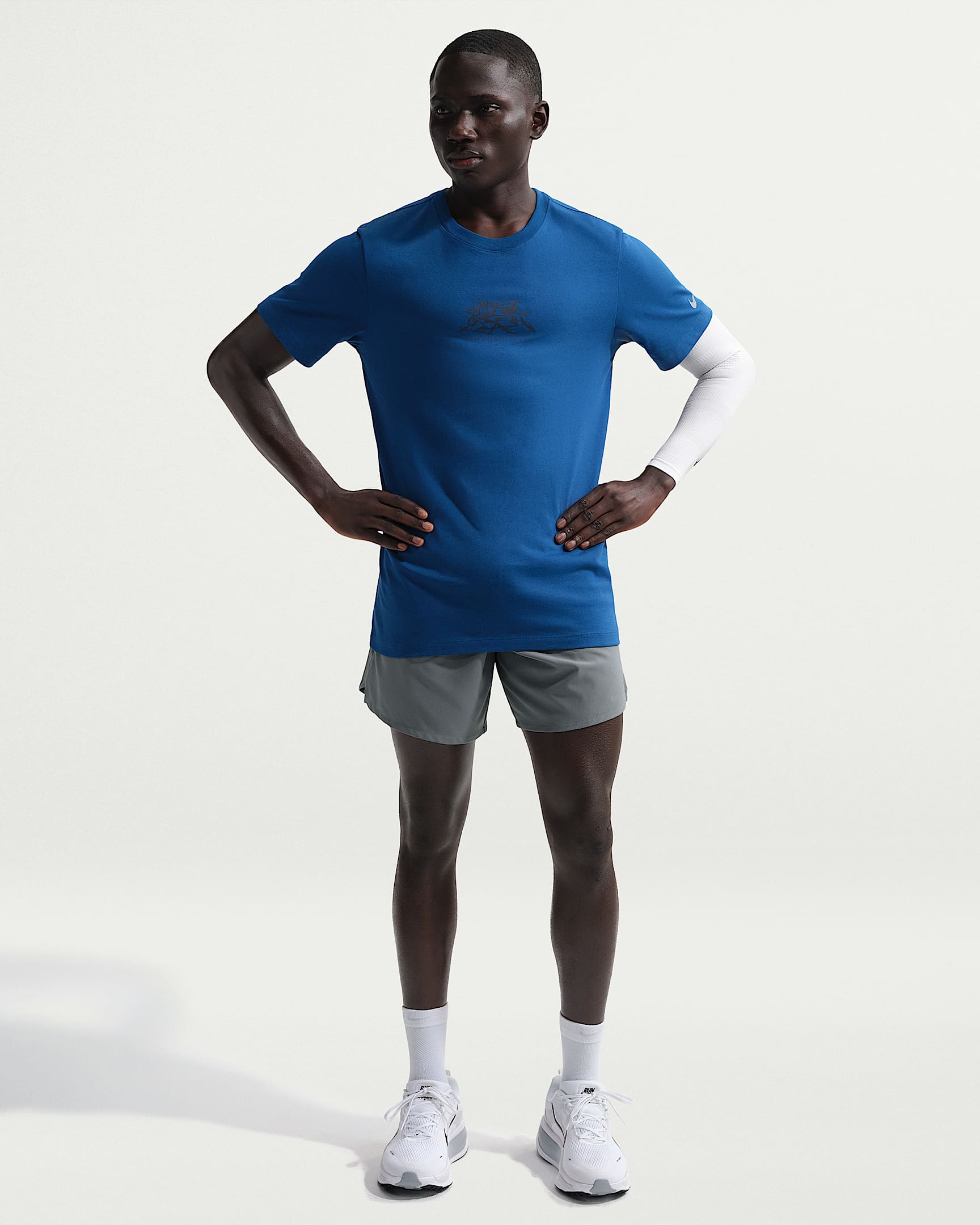 Nike Stride Dri-FIT 18 cm Slip Astarlı Erkek Koşu Şortu - Smoke Grey