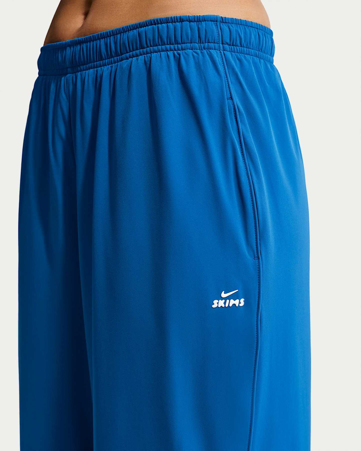 NikeSKIMS Stretch Nylon Bol Kesim Kadın Eşofman Altı - NSKM Cobalt/NSKM Cobalt