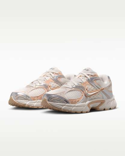Nike V5 RNR Yansıtıcı Tasarım Vurgulu Kadın Ayakkabısı - Phantom/Chalk/Shimmer/Phantom