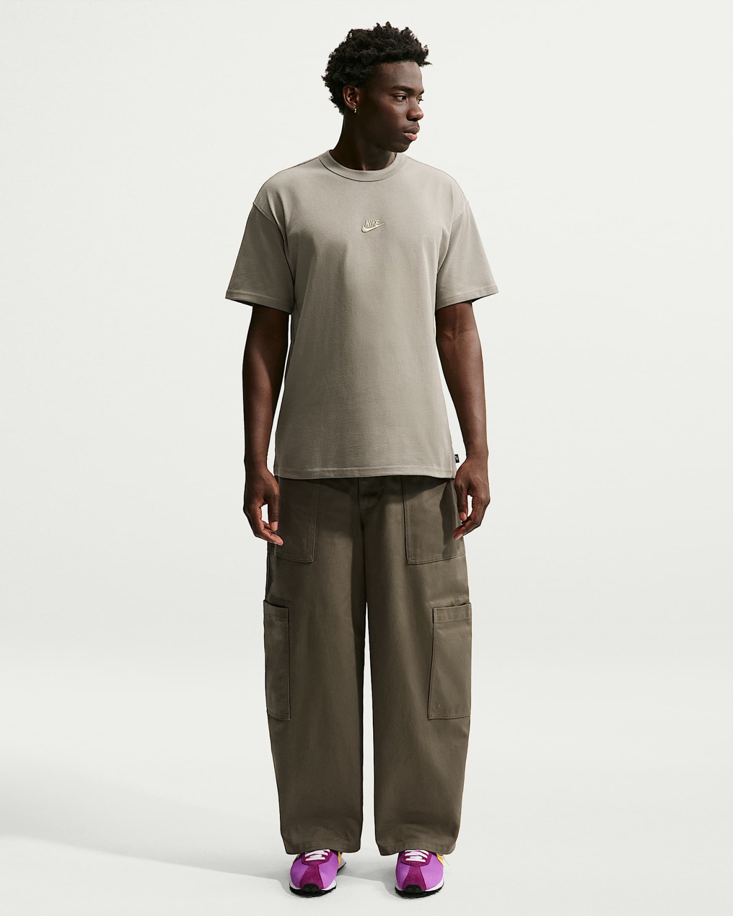 Nike Sportswear Premium Essentials Erkek Tişörtü - Light Army