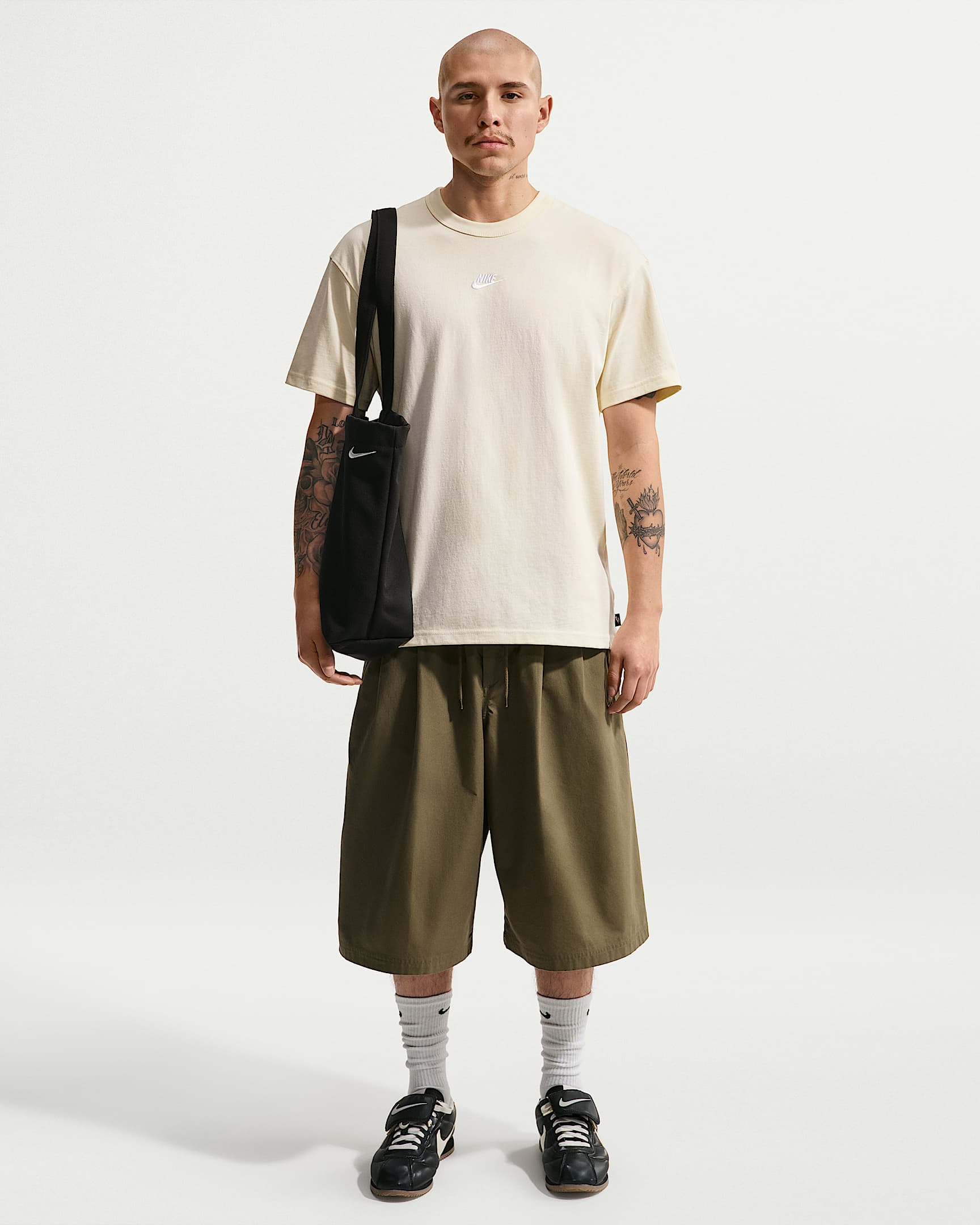 Nike Sportswear Premium Essentials Erkek Tişörtü - Coconut Milk