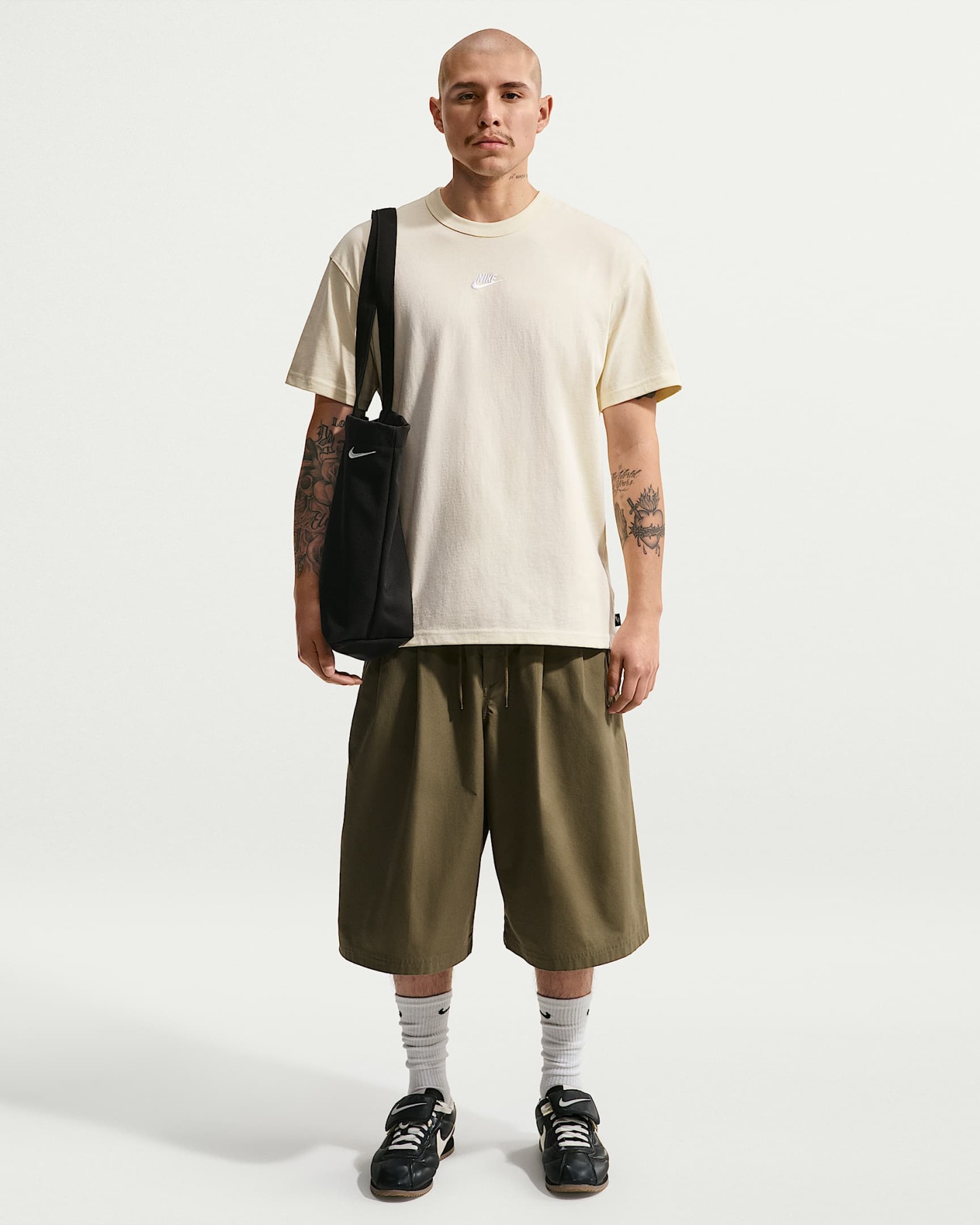 Nike Sportswear Premium Essentials Erkek Tişörtü - Coconut Milk