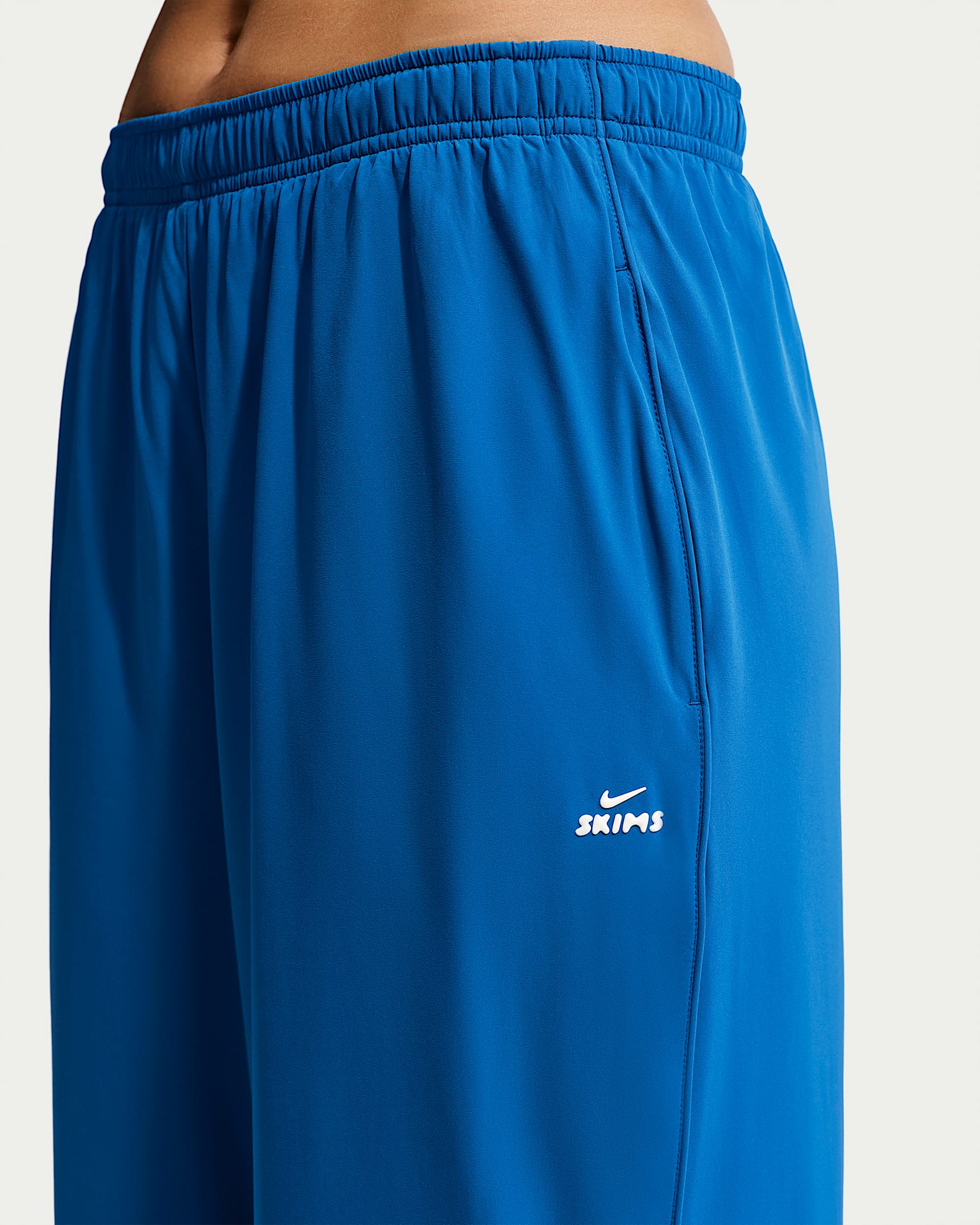 NikeSKIMS Stretch Nylon Bol Kesim Kadın Eşofman Altı - NSKM Cobalt/NSKM Cobalt