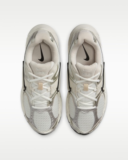 Nike V5 RNR Yansıtıcı Tasarım Vurgulu Kadın Ayakkabısı - Summit White/Sail/Siyah/Light Orewood Brown
