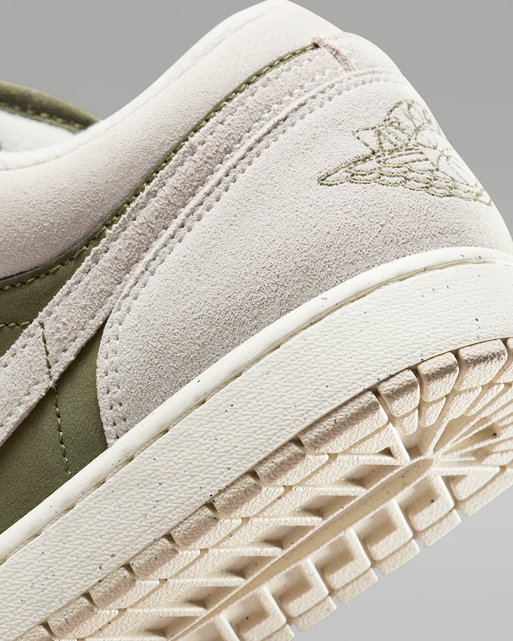 Air Jordan 1 Low SE Erkek Ayakkabısı - Medium Olive/Sail/Light Orewood Brown