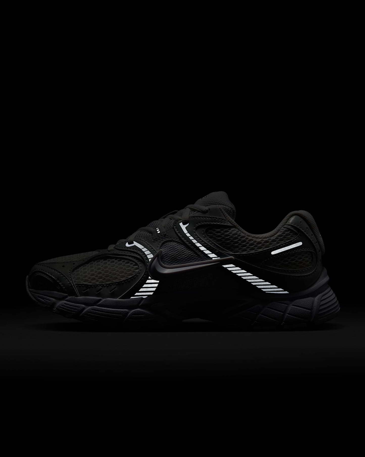 Nike V5 RNR Yansıtıcı Tasarım Vurgulu Kadın Ayakkabısı - Beyaz/Siyah/Metallic Silver/Beyaz