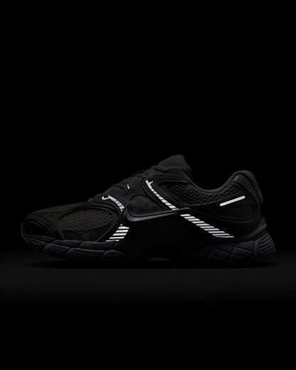 Nike V5 RNR Yansıtıcı Tasarım Vurgulu Kadın Ayakkabısı - Beyaz/Siyah/Metallic Silver/Beyaz
