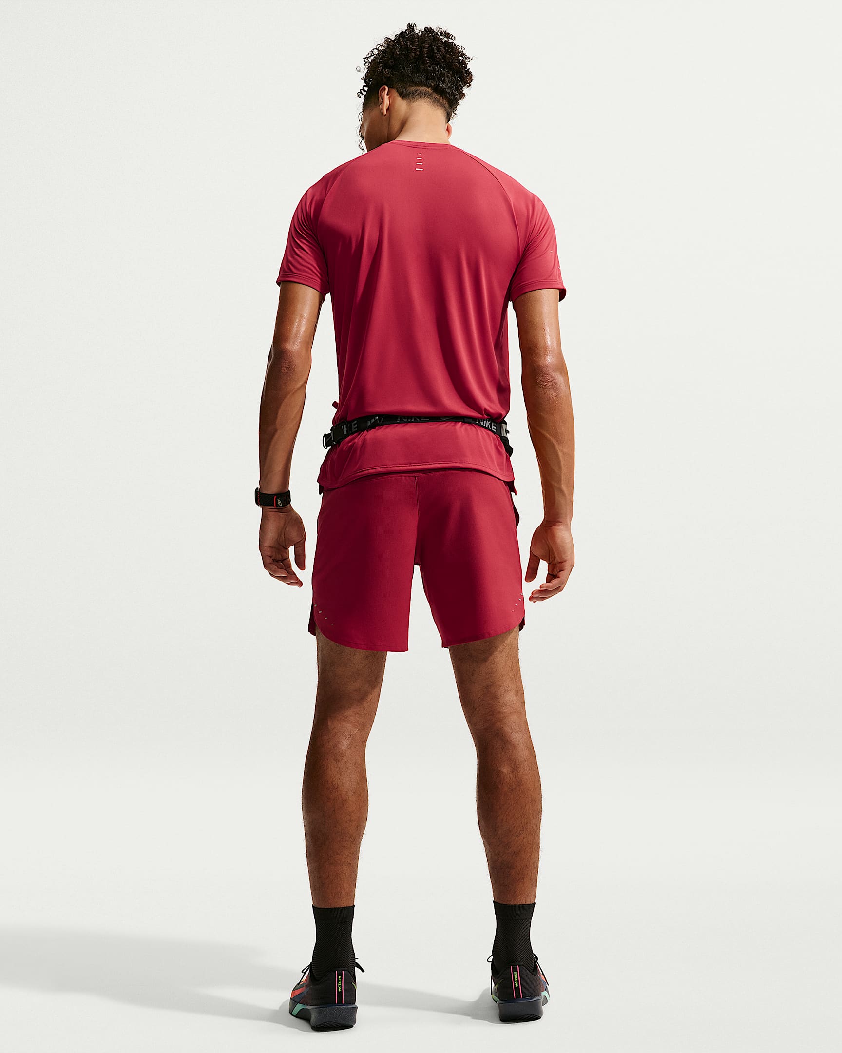 Nike Stride Dri-FIT 18 cm Slip Astarlı Erkek Koşu Şortu - Tough Red/Reflective Silver