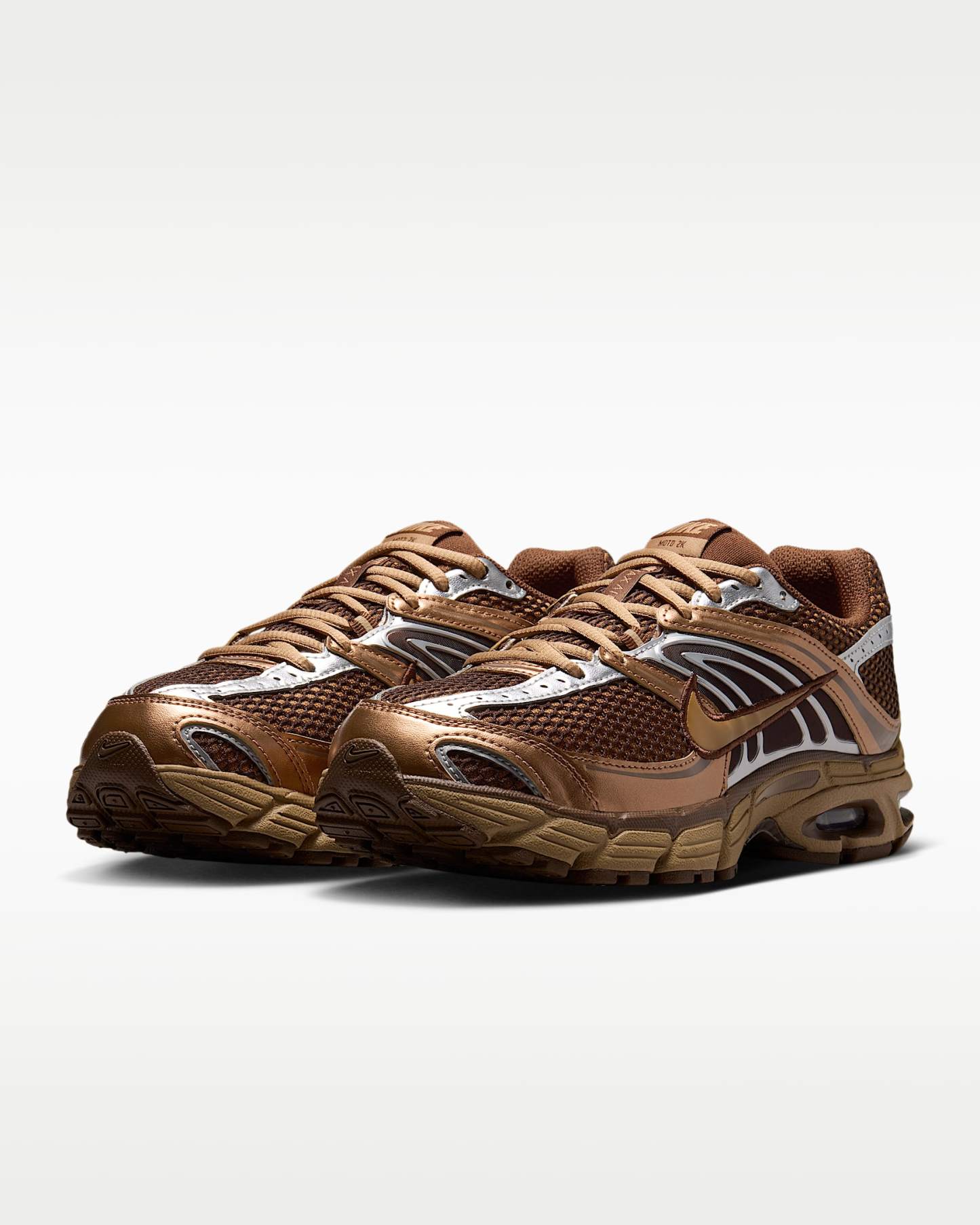 Yansıtıcı Vurgulara Sahip Nike Air Max Moto 2K Kadın Ayakkabısı - Light British Tan/Cacao Wow/Metallic Silver/Dark Driftwood