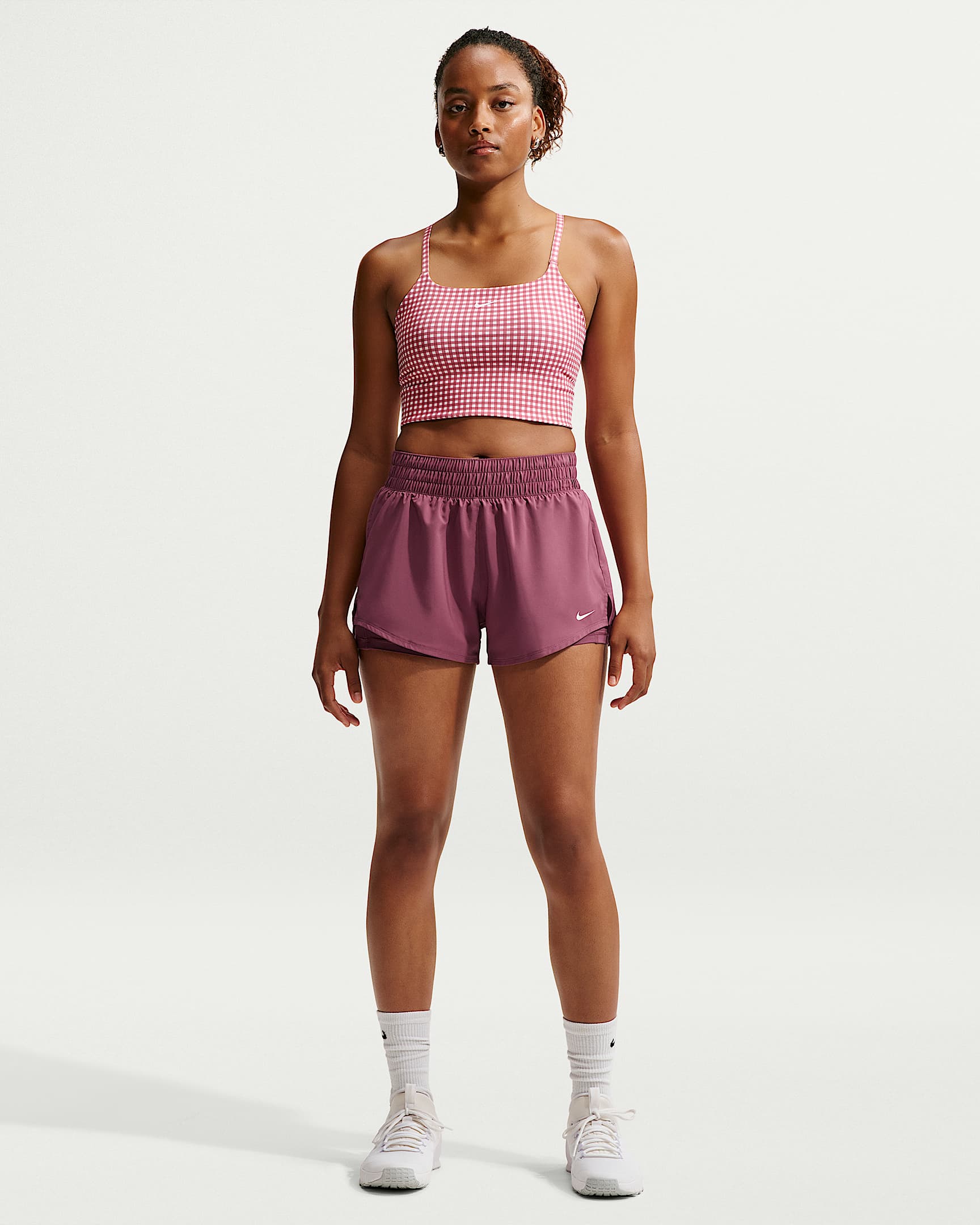 Nike One Dri-FIT Normal Belli 8 cm 2'si 1 Arada Kadın Şortu - Pink Smoke/Beyaz