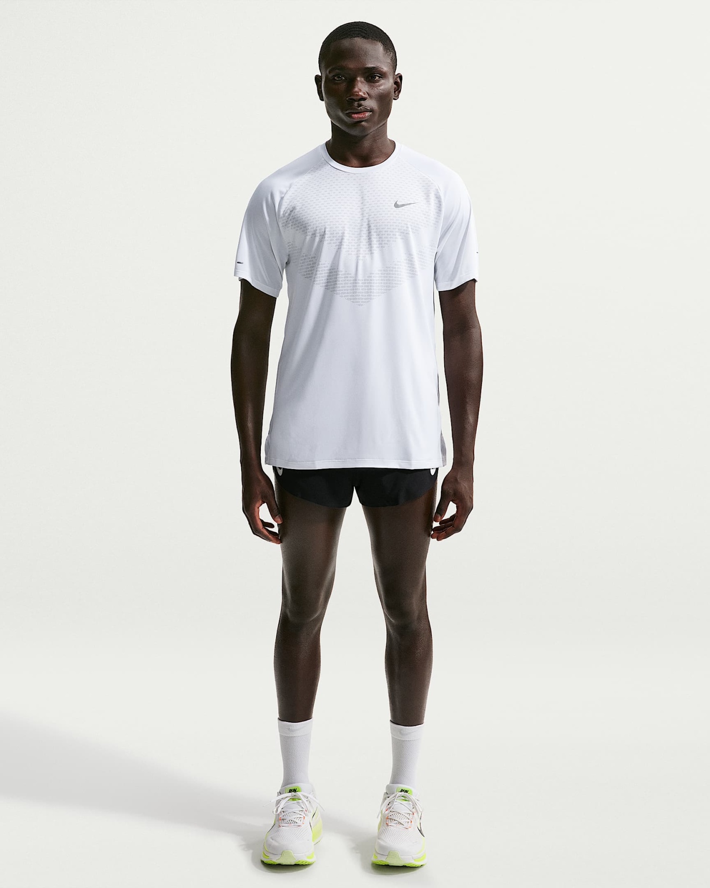Nike Stride Dri-FIT ADV Kısa Kollu Erkek Koşu Üstü - Beyaz