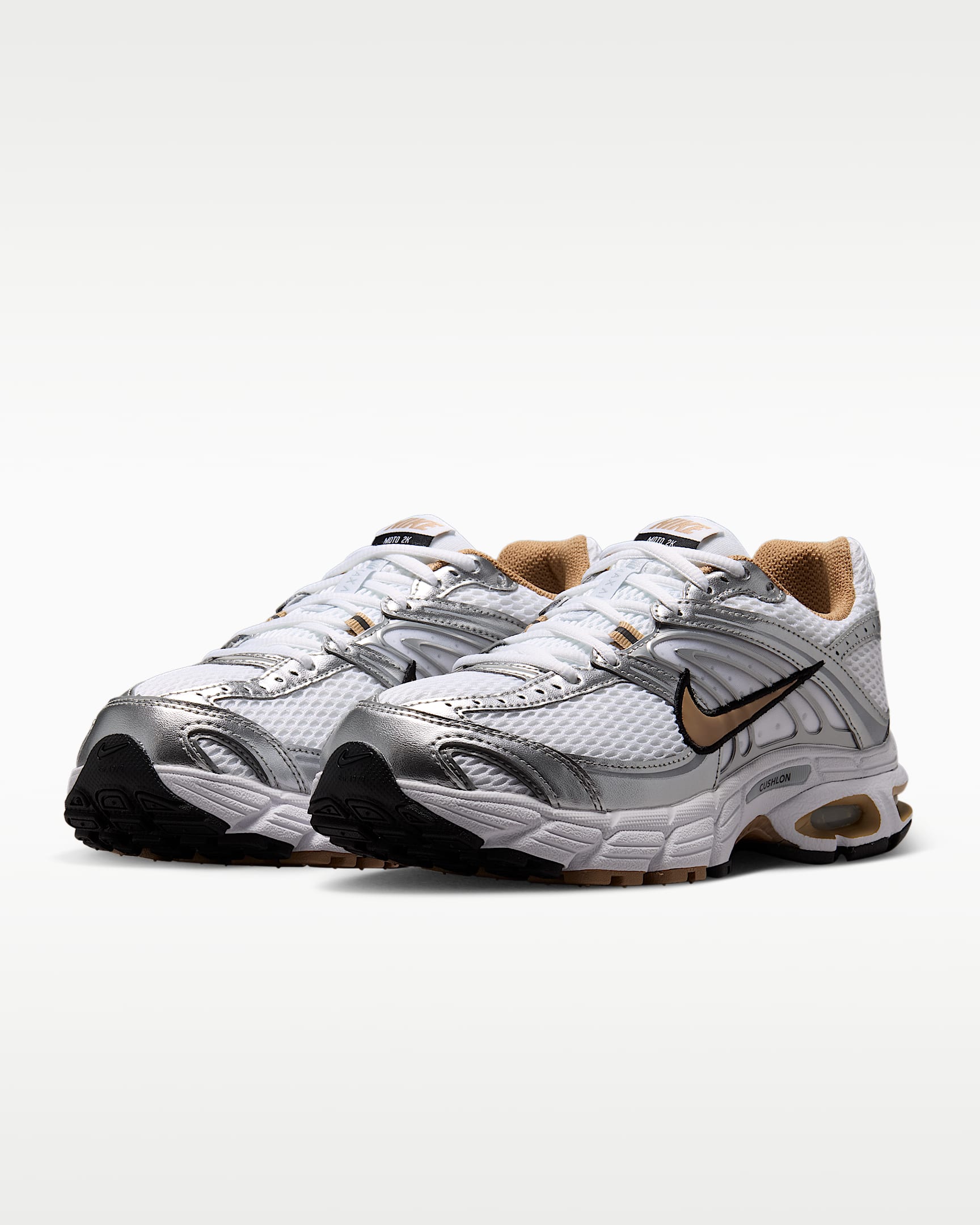 Yansıtıcı Vurgulara Sahip Nike Air Max Moto 2K Kadın Ayakkabısı - Beyaz/Metallic Silver/Siyah/British Khaki