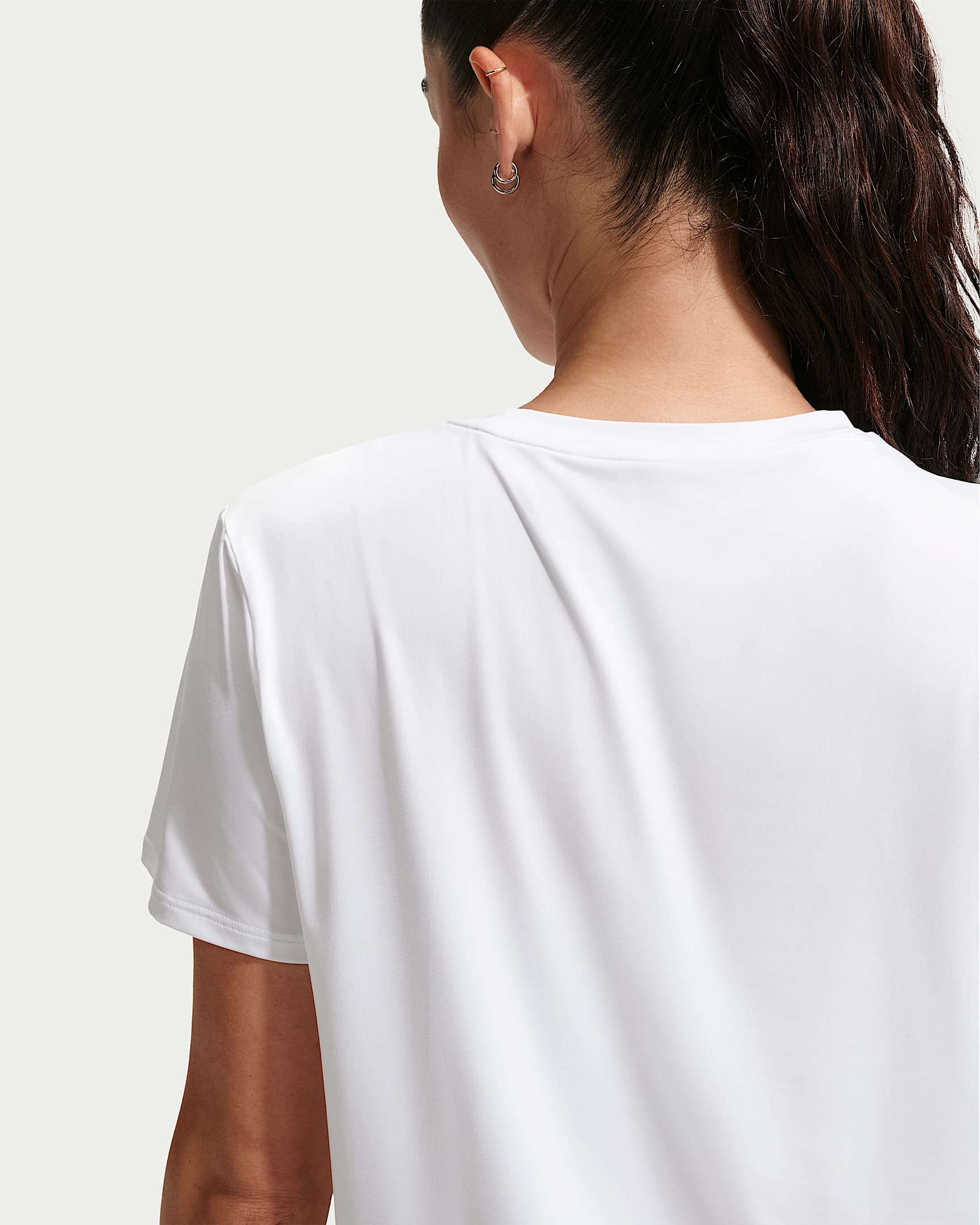 Nike One Classic Dri-FIT Kısa Kollu Kadın Üstü - Beyaz/Siyah