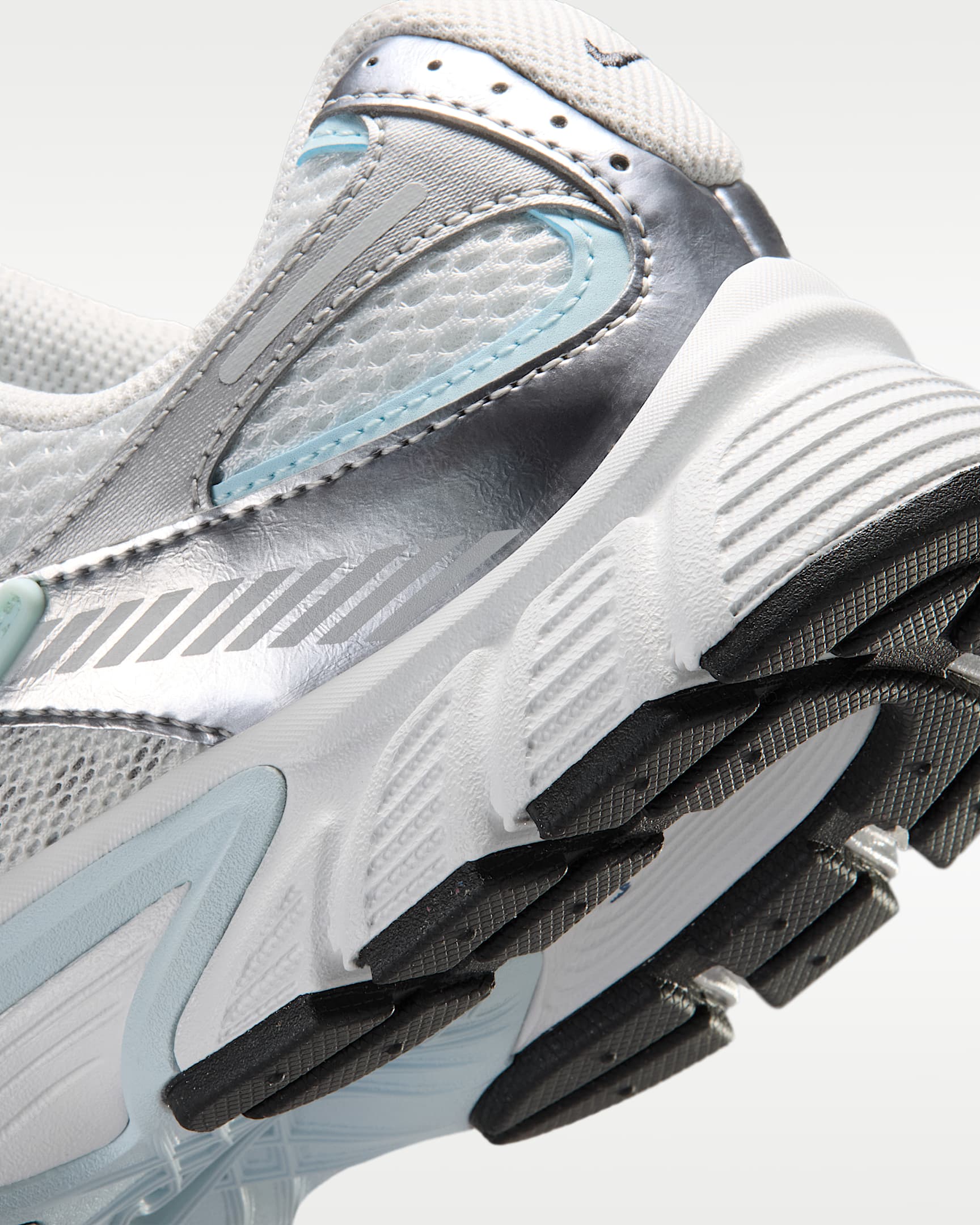 Nike V5 RNR Yansıtıcı Tasarım Vurgulu Kadın Ayakkabısı - Grey Fog/Off White/Glacier Blue/Anthracite