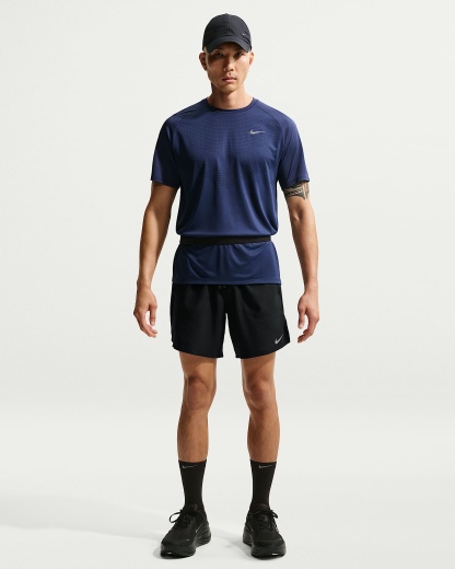 Nike Stride Dri-FIT 18 cm Slip Astarlı Erkek Koşu Şortu - Siyah